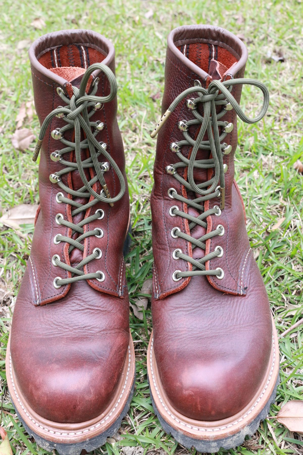 Photo by patinathunderdome on January 4, 2022 of the Red Wing Logger in S.B. Foot Briar Oil Slick.