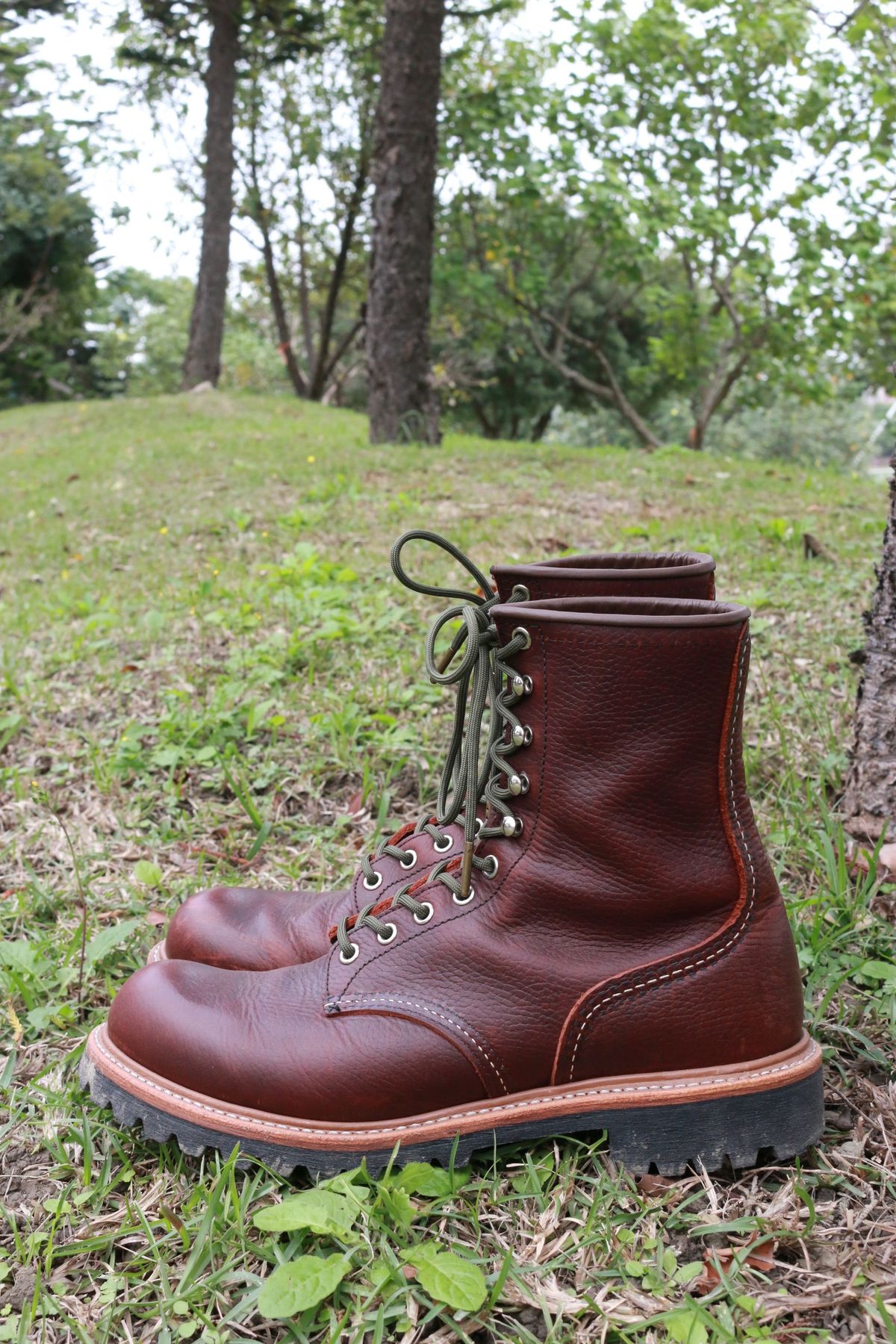 Photo by patinathunderdome on January 4, 2022 of the Red Wing Logger in S.B. Foot Briar Oil Slick.