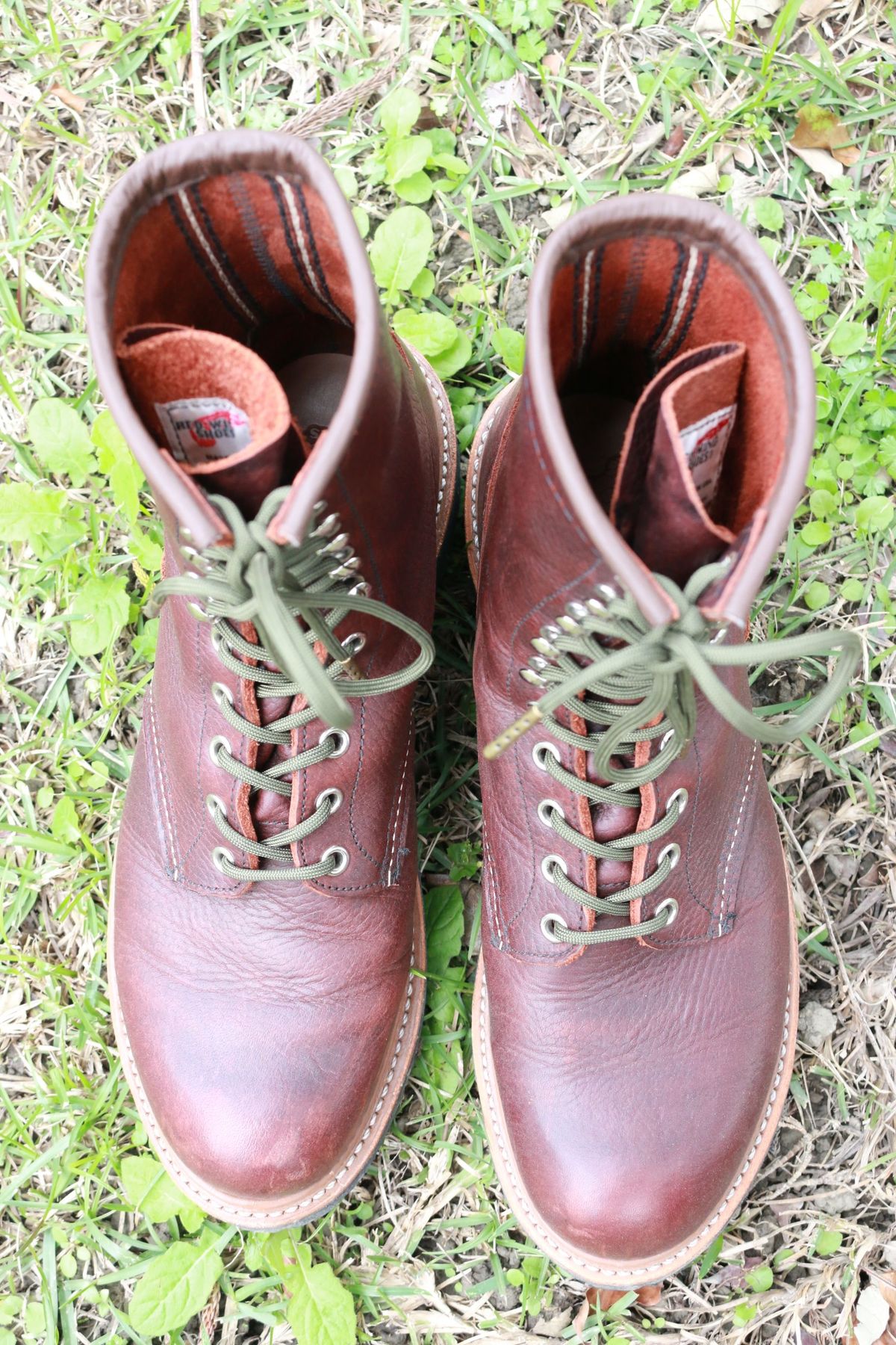 Photo by patinathunderdome on January 4, 2022 of the Red Wing Logger in S.B. Foot Briar Oil Slick.