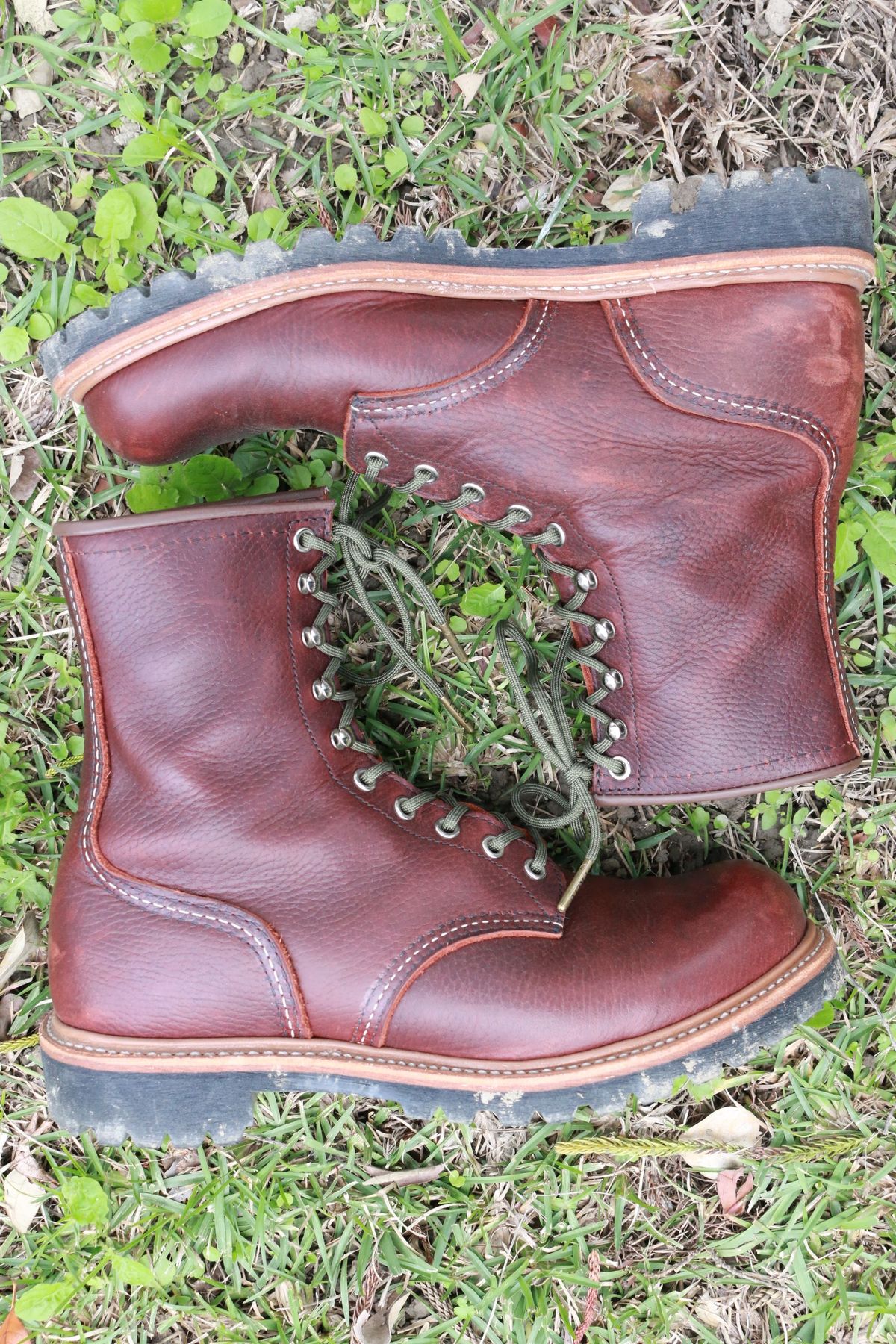Photo by patinathunderdome on January 4, 2022 of the Red Wing Logger in S.B. Foot Briar Oil Slick.