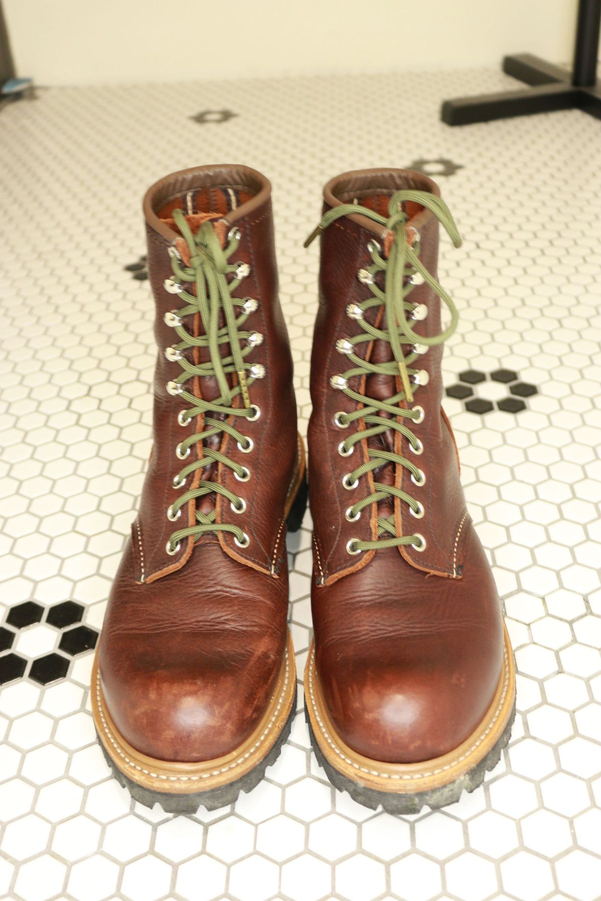 Photo by patinathunderdome on February 3, 2022 of the Red Wing Logger in S.B. Foot Briar Oil Slick.