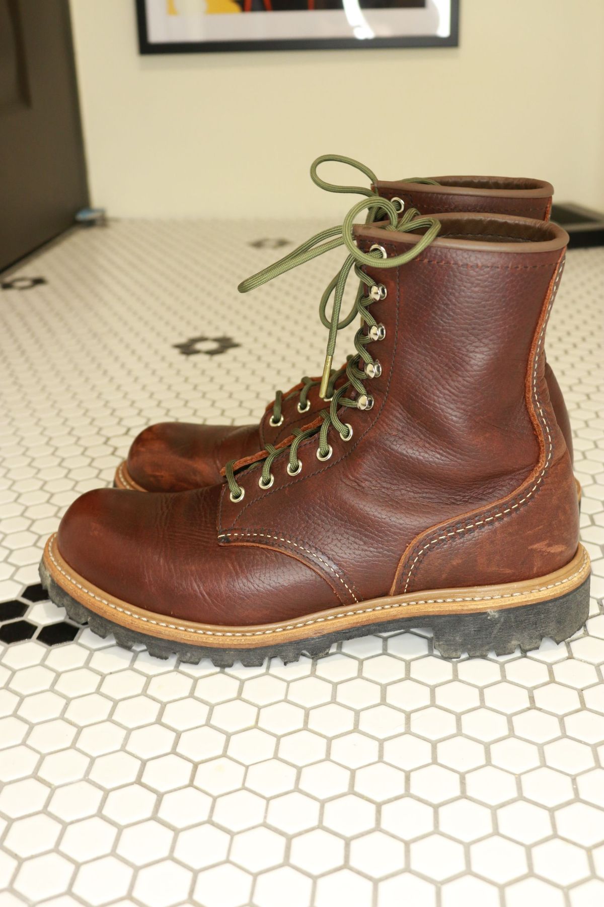 Photo by patinathunderdome on February 3, 2022 of the Red Wing Logger in S.B. Foot Briar Oil Slick.