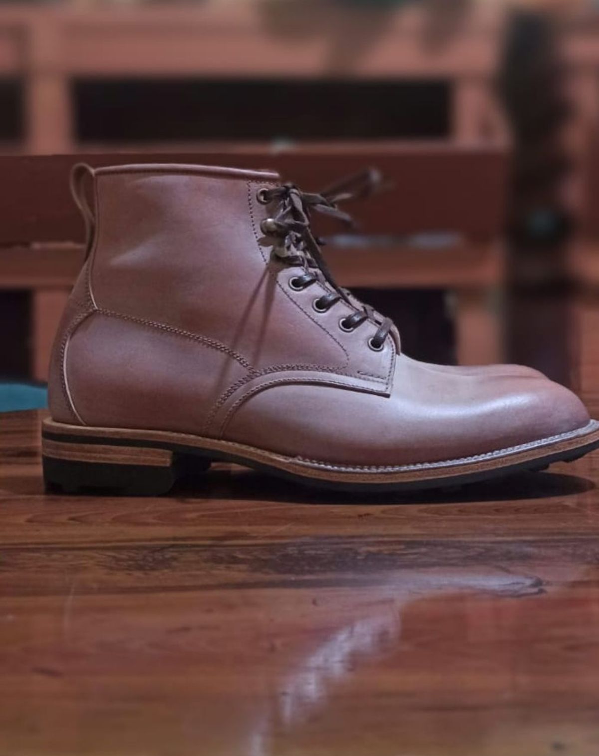 Photo by patinathunderdome on October 1, 2021 of the Midas Spalla Derby Boot in La Bretagna Whiskey Ghost.