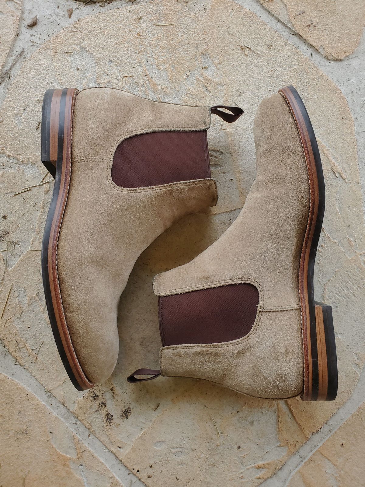 Photo by patinathunderdome on November 2, 2021 of the Grant Stone Chelsea Boot in C.F. Stead Tan Repello Calf Suede.