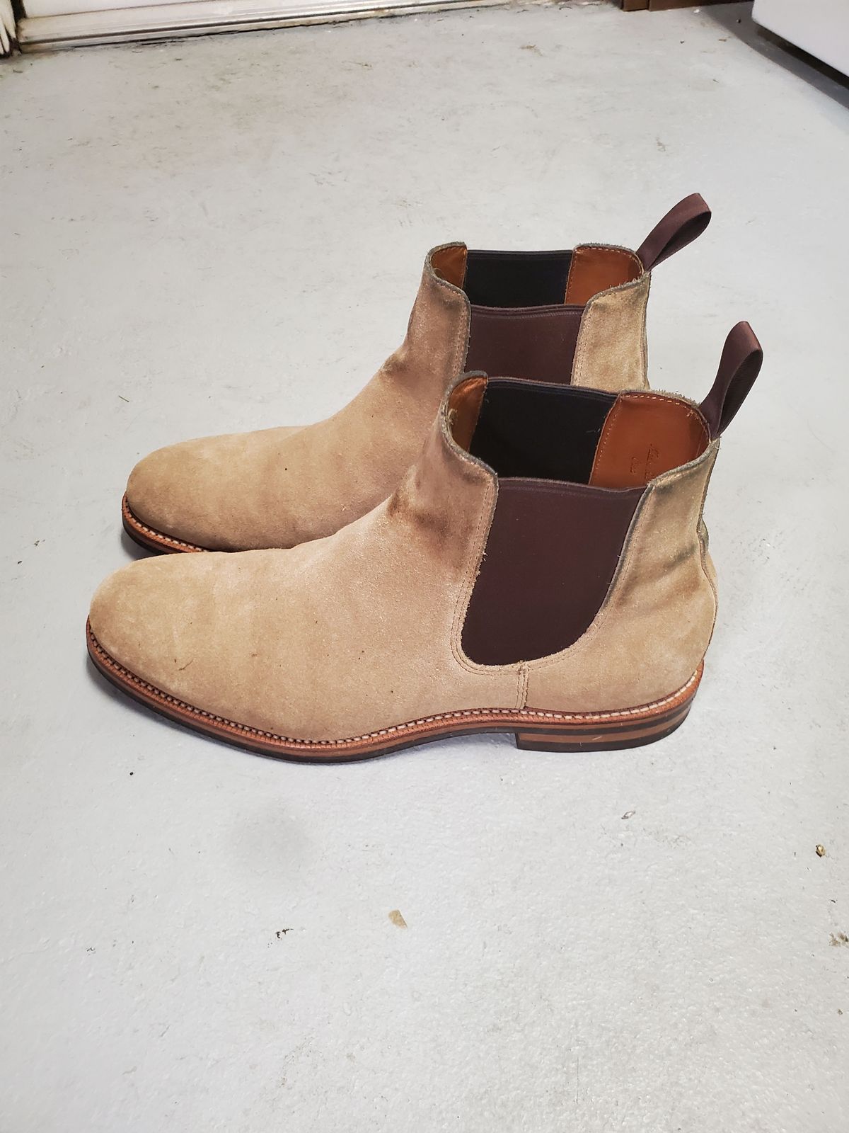 Photo by patinathunderdome on December 6, 2021 of the Grant Stone Chelsea Boot in C.F. Stead Tan Repello Calf Suede.