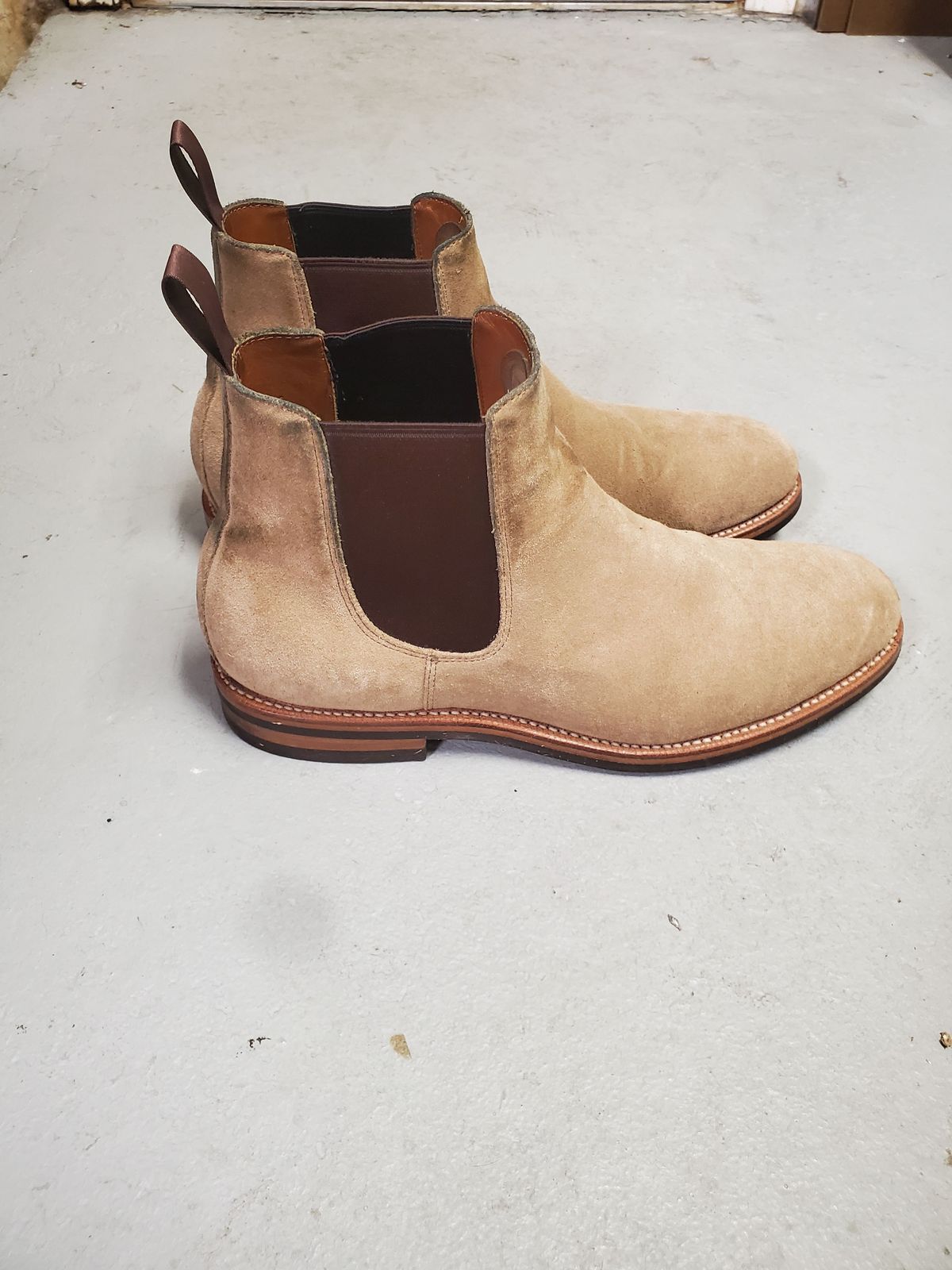 Photo by patinathunderdome on December 6, 2021 of the Grant Stone Chelsea Boot in C.F. Stead Tan Repello Calf Suede.