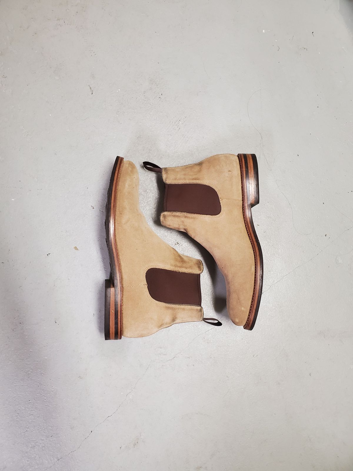 Photo by patinathunderdome on December 6, 2021 of the Grant Stone Chelsea Boot in C.F. Stead Tan Repello Calf Suede.