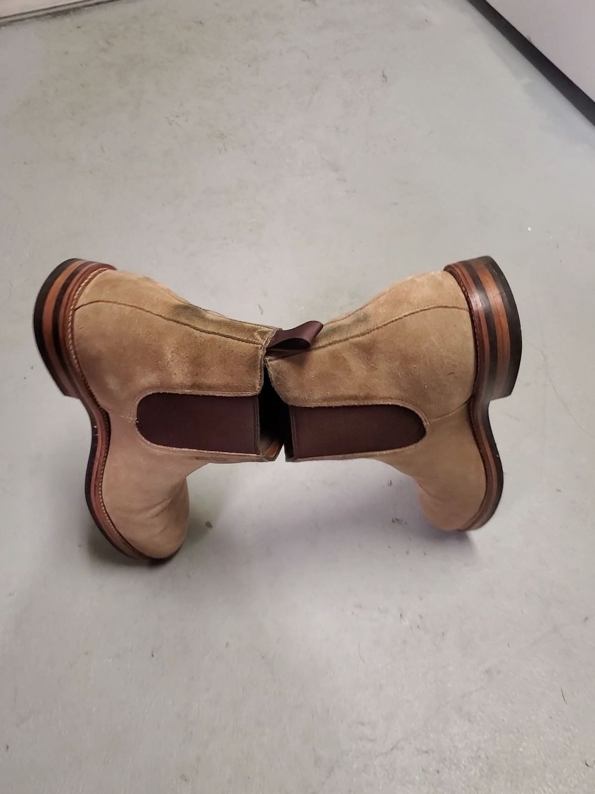 Photo by patinathunderdome on December 6, 2021 of the Grant Stone Chelsea Boot in C.F. Stead Tan Repello Calf Suede.
