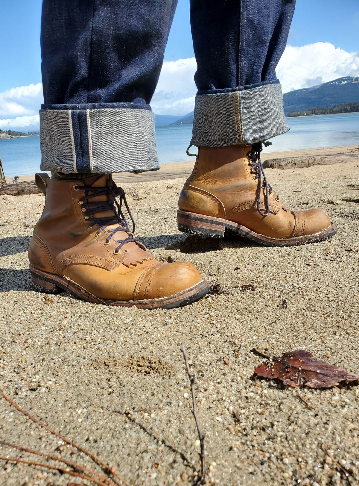 Photo by patinathunderdome on April 5, 2022 of the Nicks Prospector in Horween Khaki Chromepak.