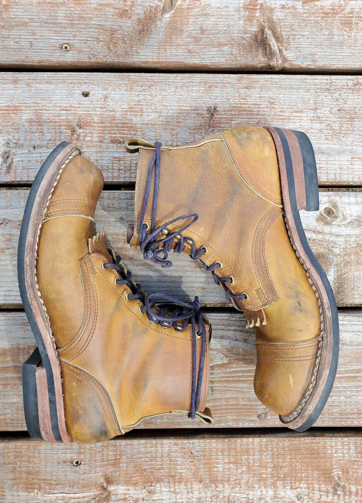 Photo by patinathunderdome on April 5, 2022 of the Nicks Prospector in Horween Khaki Chromepak.