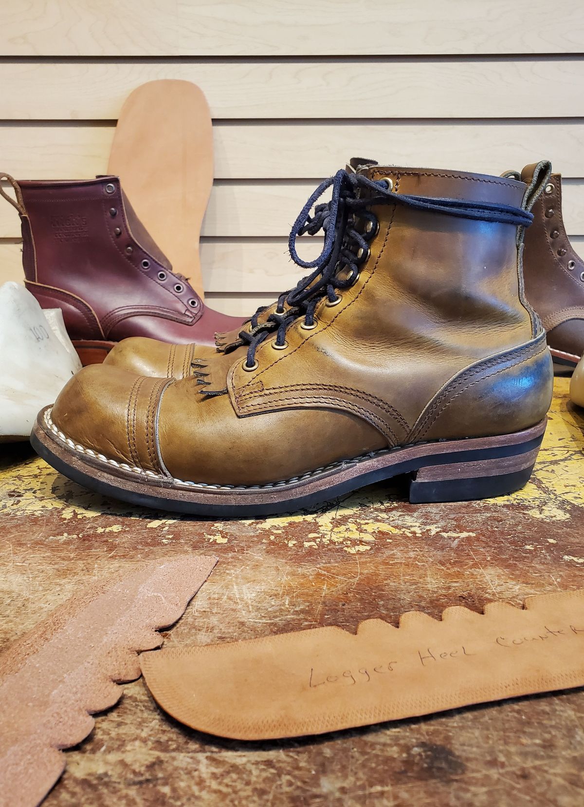 Photo by patinathunderdome on May 6, 2022 of the Nicks Prospector in Horween Khaki Chromepak.