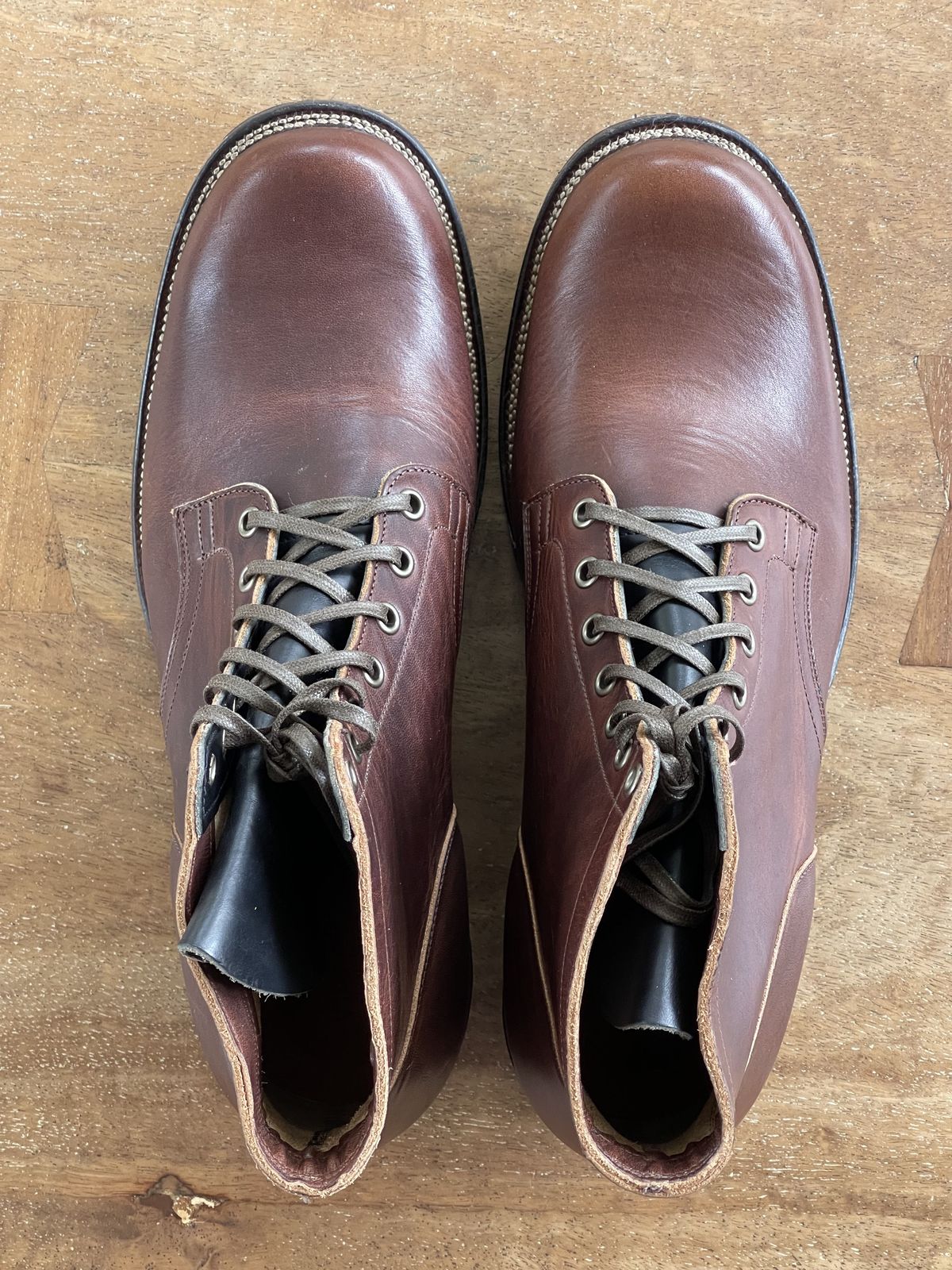 Photo by patinathunderdome on October 2, 2021 of the Viberg Service Boot in Horween Dark Rubber Dublin.