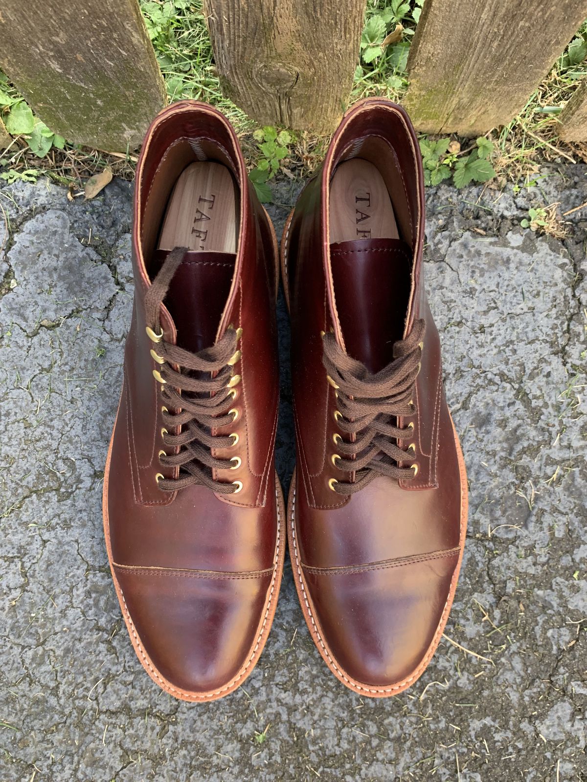 Photo by patinathunderdome on October 3, 2021 of the Oak Street Bootmakers Lakeshore Boot in Horween Color 8 Chromexcel.