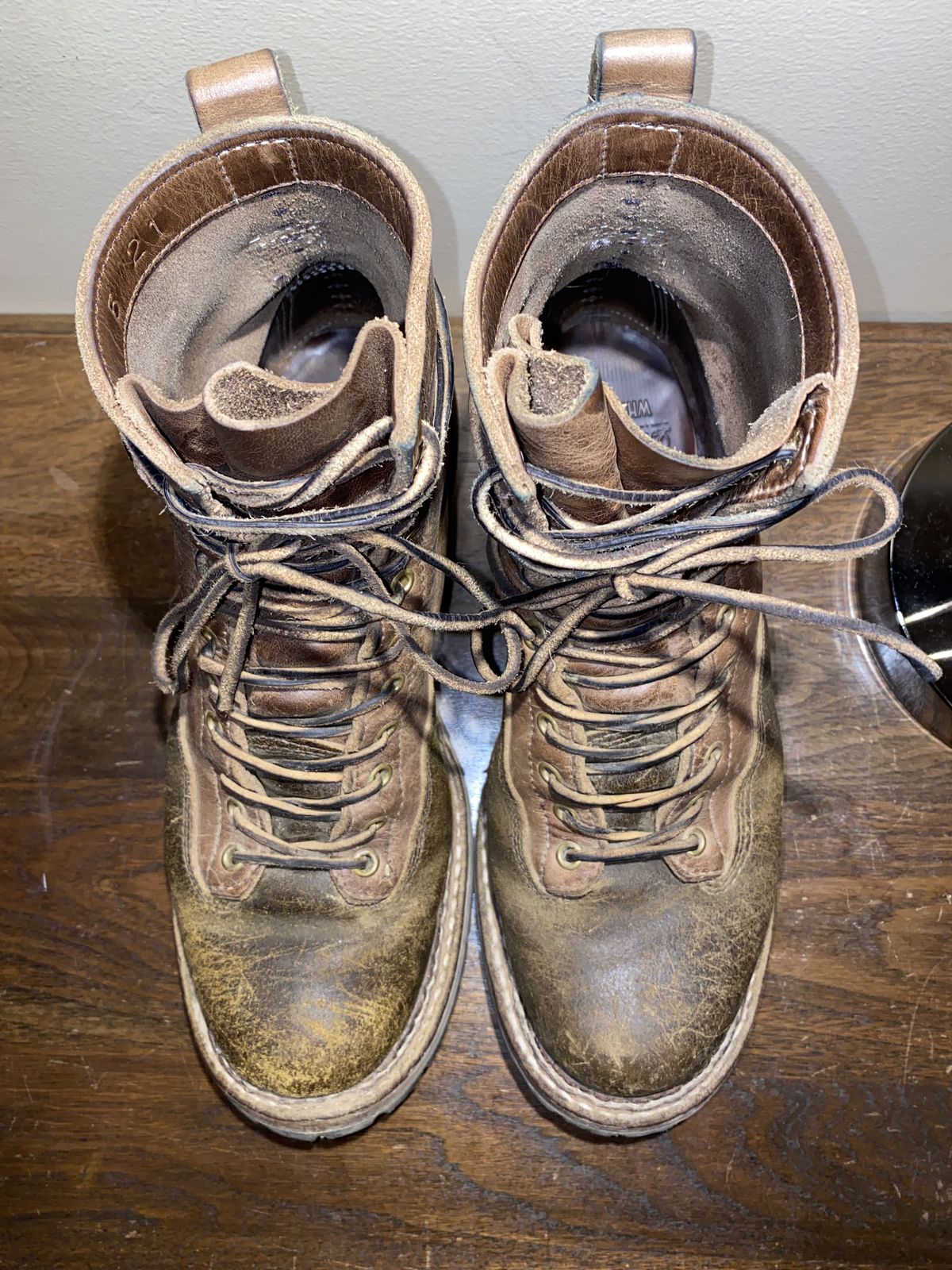 Photo by patinathunderdome on December 2, 2021 of the White's Logger in Horween Cinnamon Waxed Flesh.