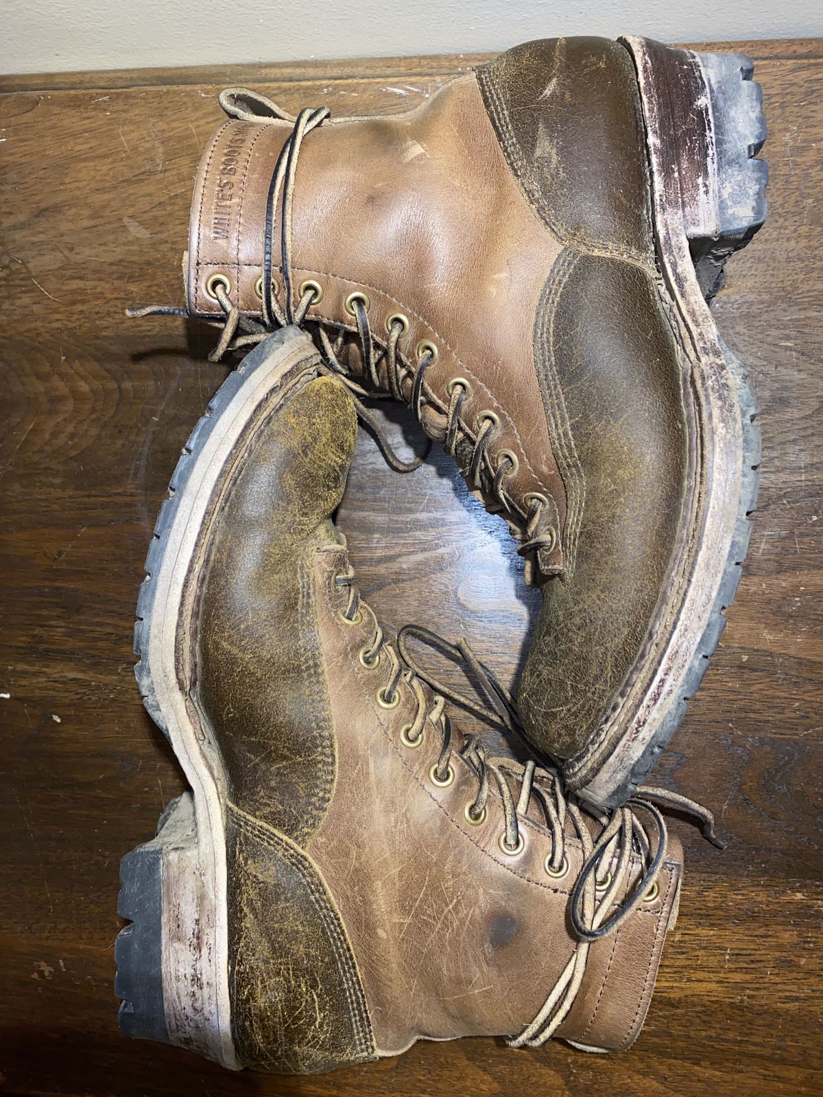 Photo by patinathunderdome on December 2, 2021 of the White's Logger in Horween Cinnamon Waxed Flesh.