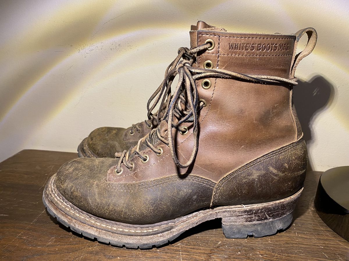 Photo by patinathunderdome on April 4, 2022 of the White's Logger in Horween Cinnamon Waxed Flesh.