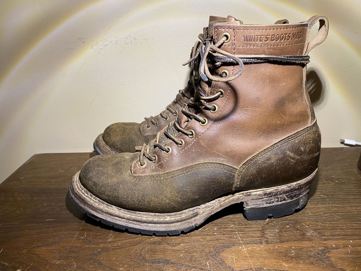 Photo by patinathunderdome on May 4, 2022 of the White's Logger in Horween Cinnamon Waxed Flesh.