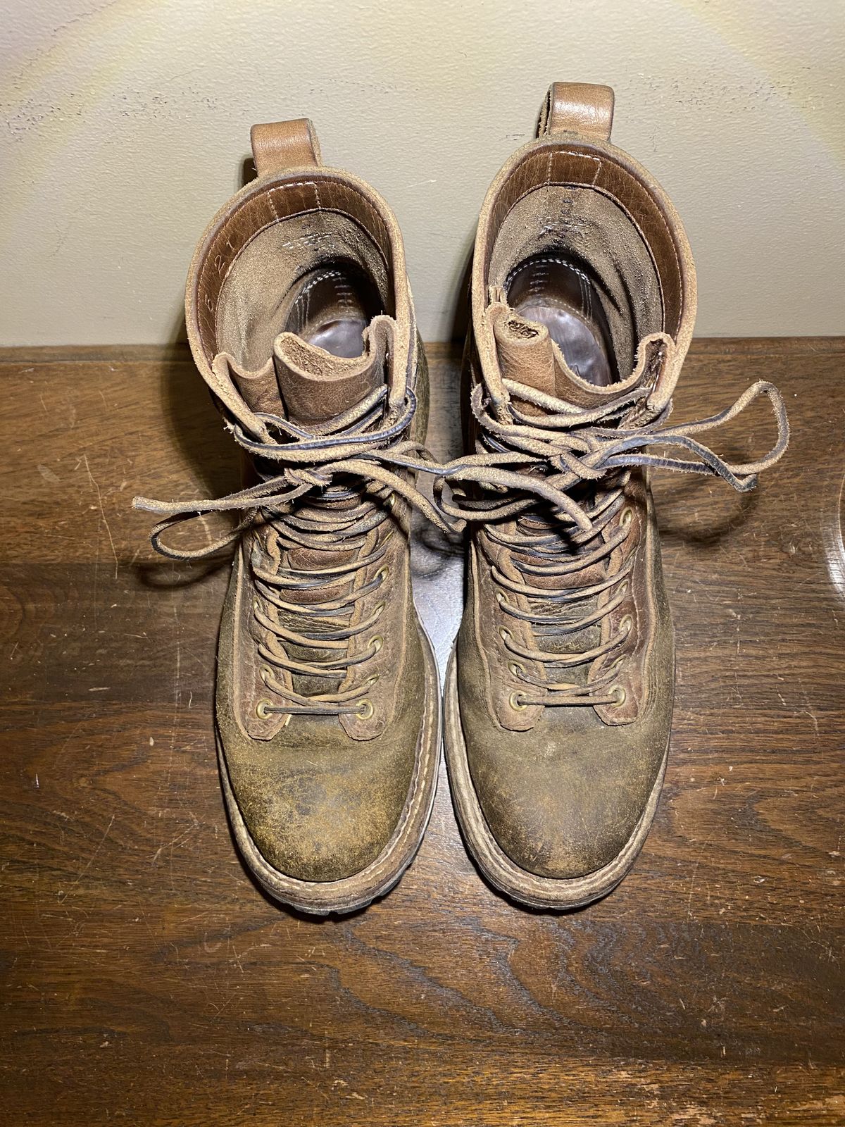 Photo by patinathunderdome on May 4, 2022 of the White's Logger in Horween Cinnamon Waxed Flesh.