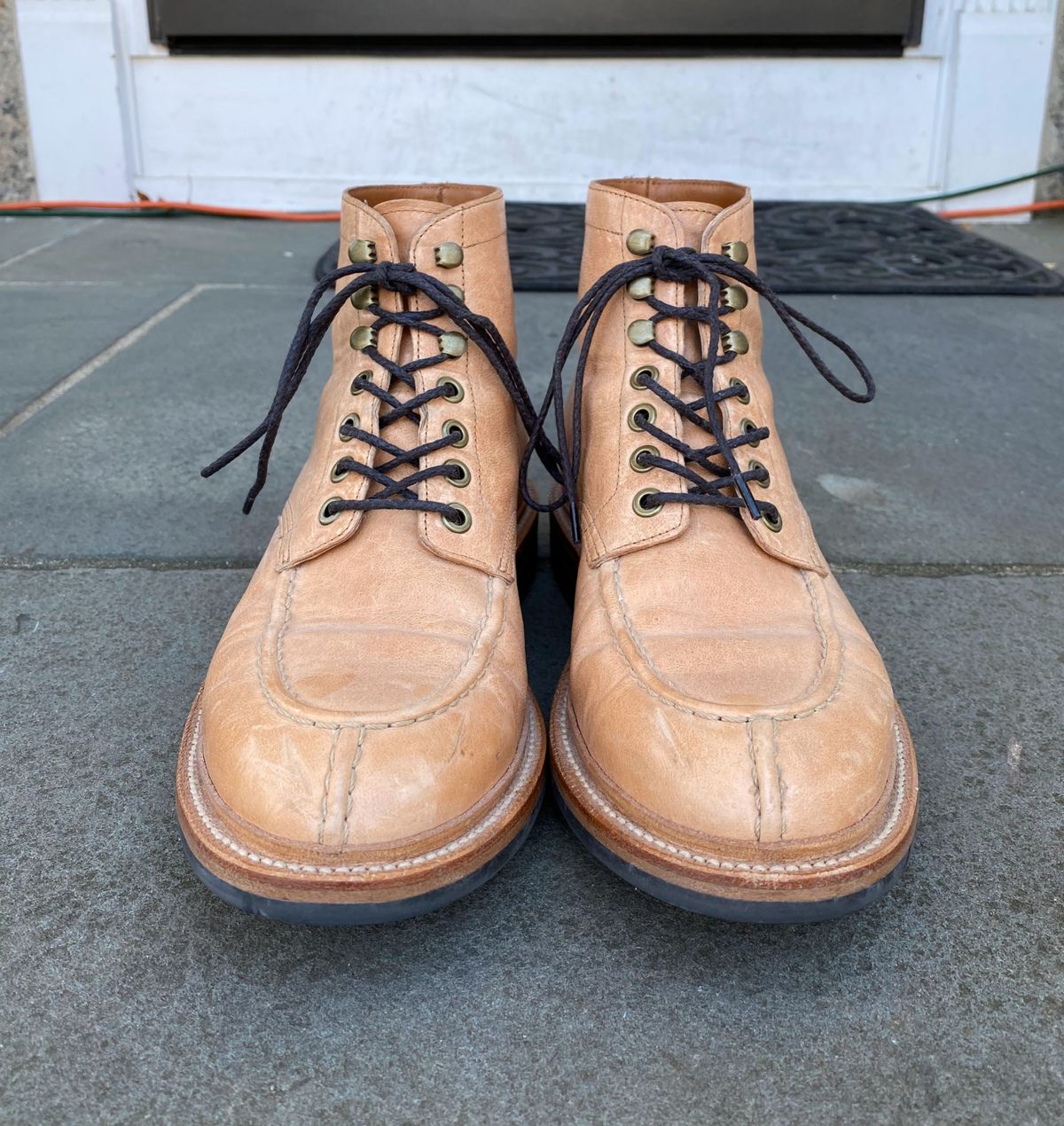Photo by patinathunderdome on December 6, 2021 of the Grant Stone Ottawa Boot in Incas Natural Kangaroo.