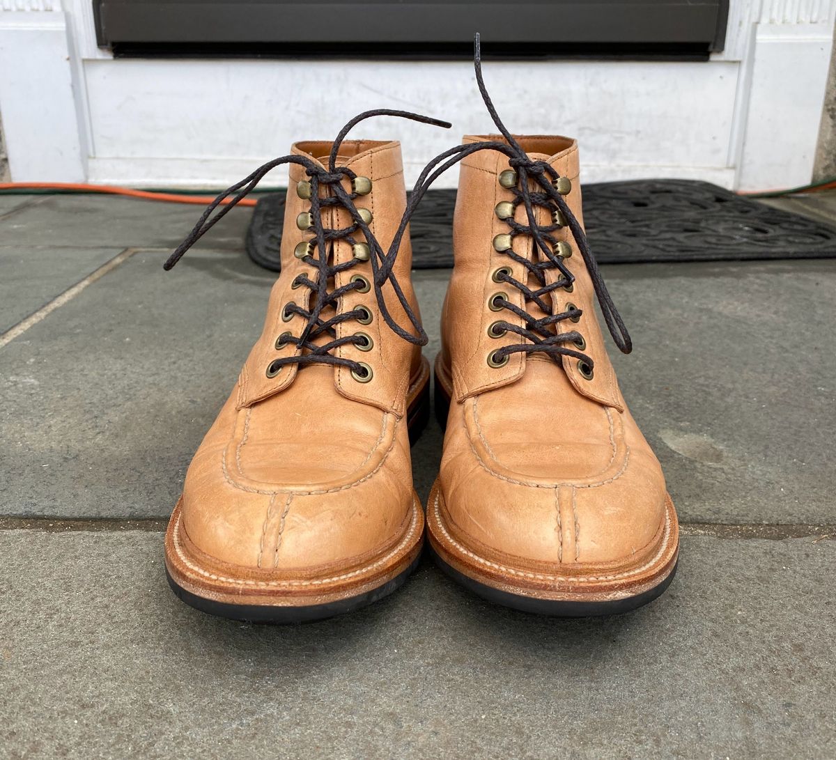 Photo by patinathunderdome on February 6, 2022 of the Grant Stone Ottawa Boot in Incas Natural Kangaroo.