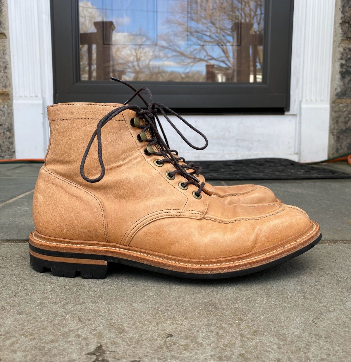 Photo by patinathunderdome on February 6, 2022 of the Grant Stone Ottawa Boot in Incas Natural Kangaroo.