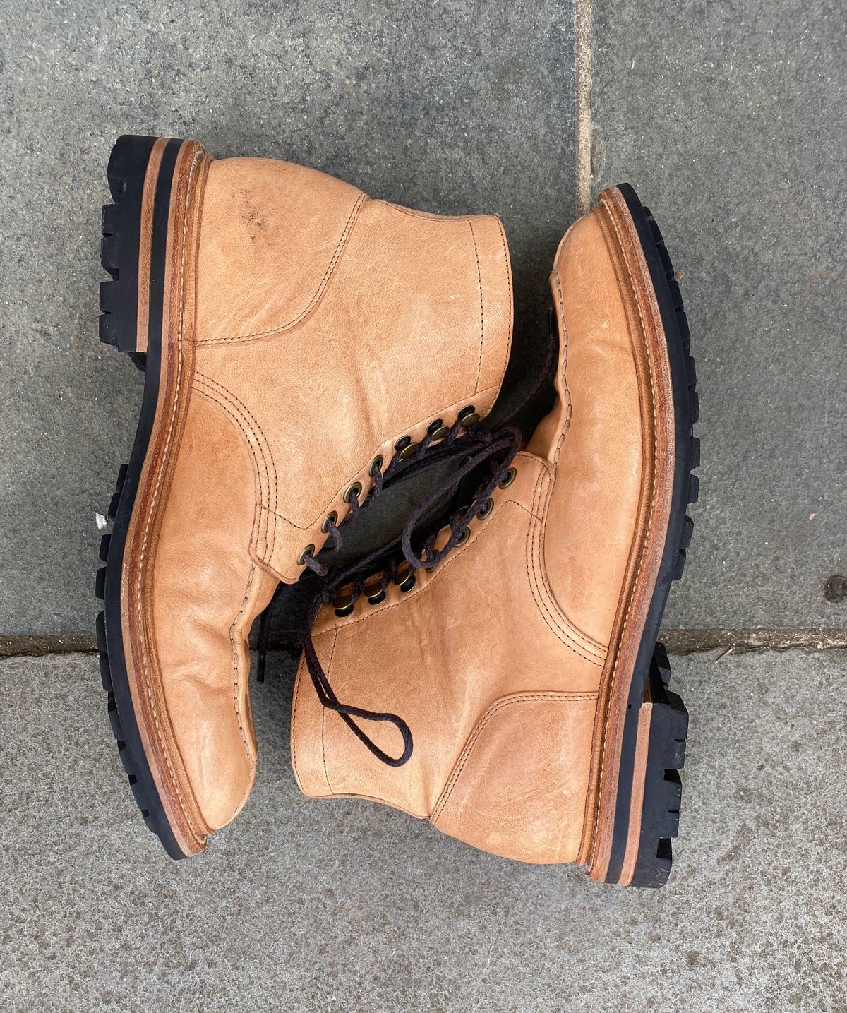 Photo by patinathunderdome on February 6, 2022 of the Grant Stone Ottawa Boot in Incas Natural Kangaroo.