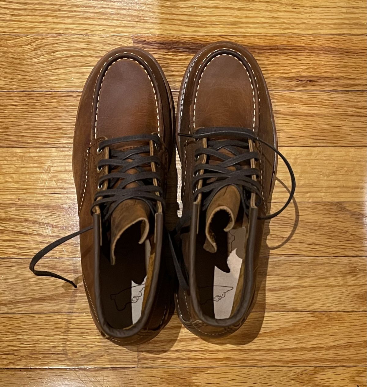 Photo by patinathunderdome on October 1, 2021 of the Red Wing 8-Inch Classic Moc in S.B. Foot Copper Rough and Tough.