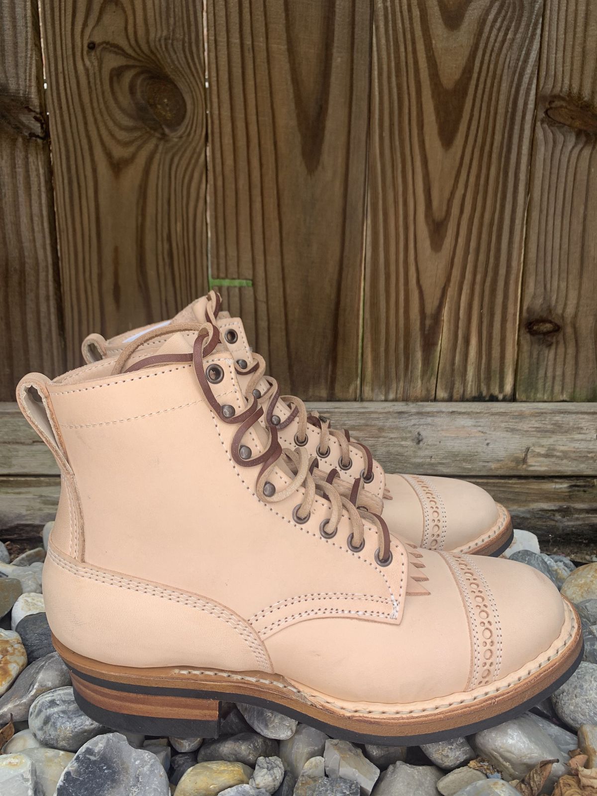 Photo by patinathunderdome on October 1, 2021 of the White's Bounty Hunter in Wickett & Craig Natural Veg Tan.