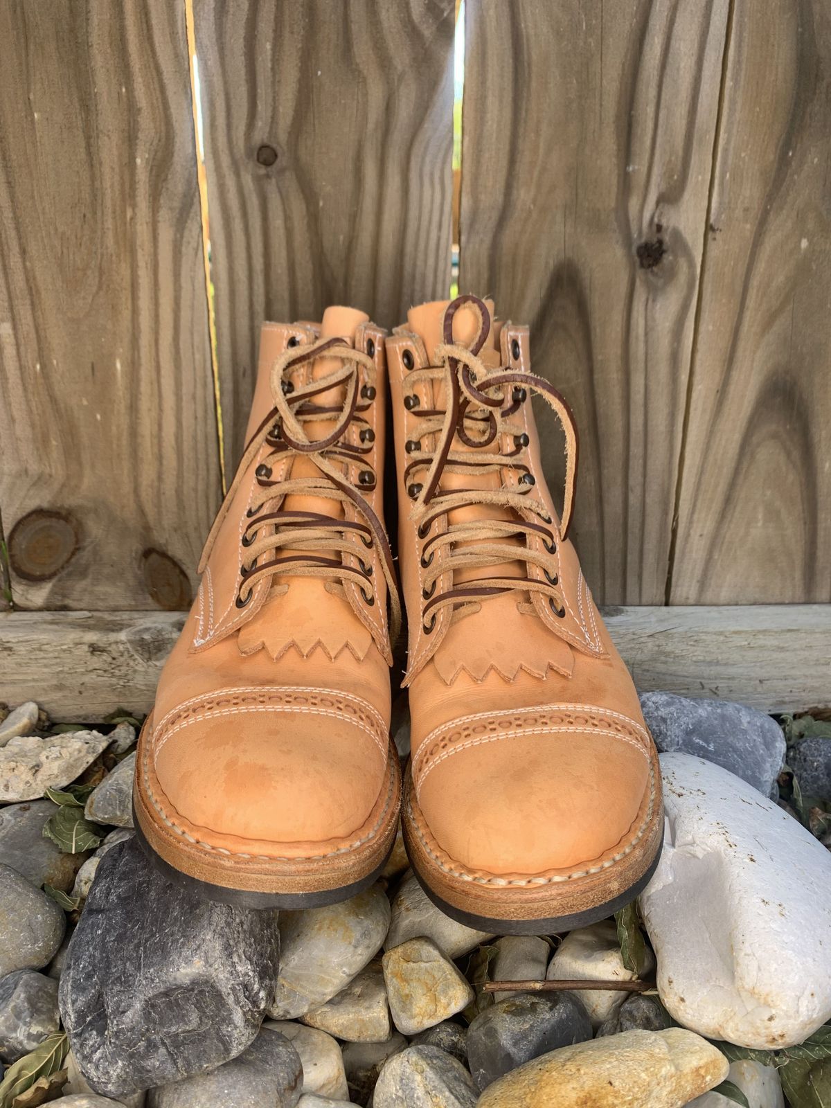 Photo by patinathunderdome on November 6, 2021 of the White's Bounty Hunter in Wickett & Craig Natural Veg Tan.