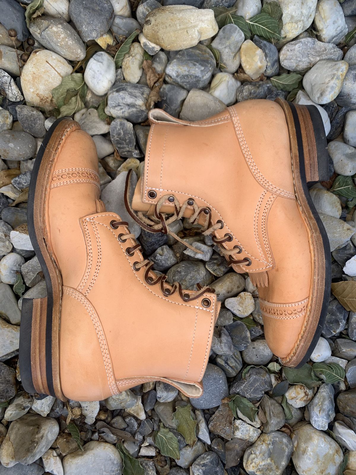 Photo by patinathunderdome on November 6, 2021 of the White's Bounty Hunter in Wickett & Craig Natural Veg Tan.