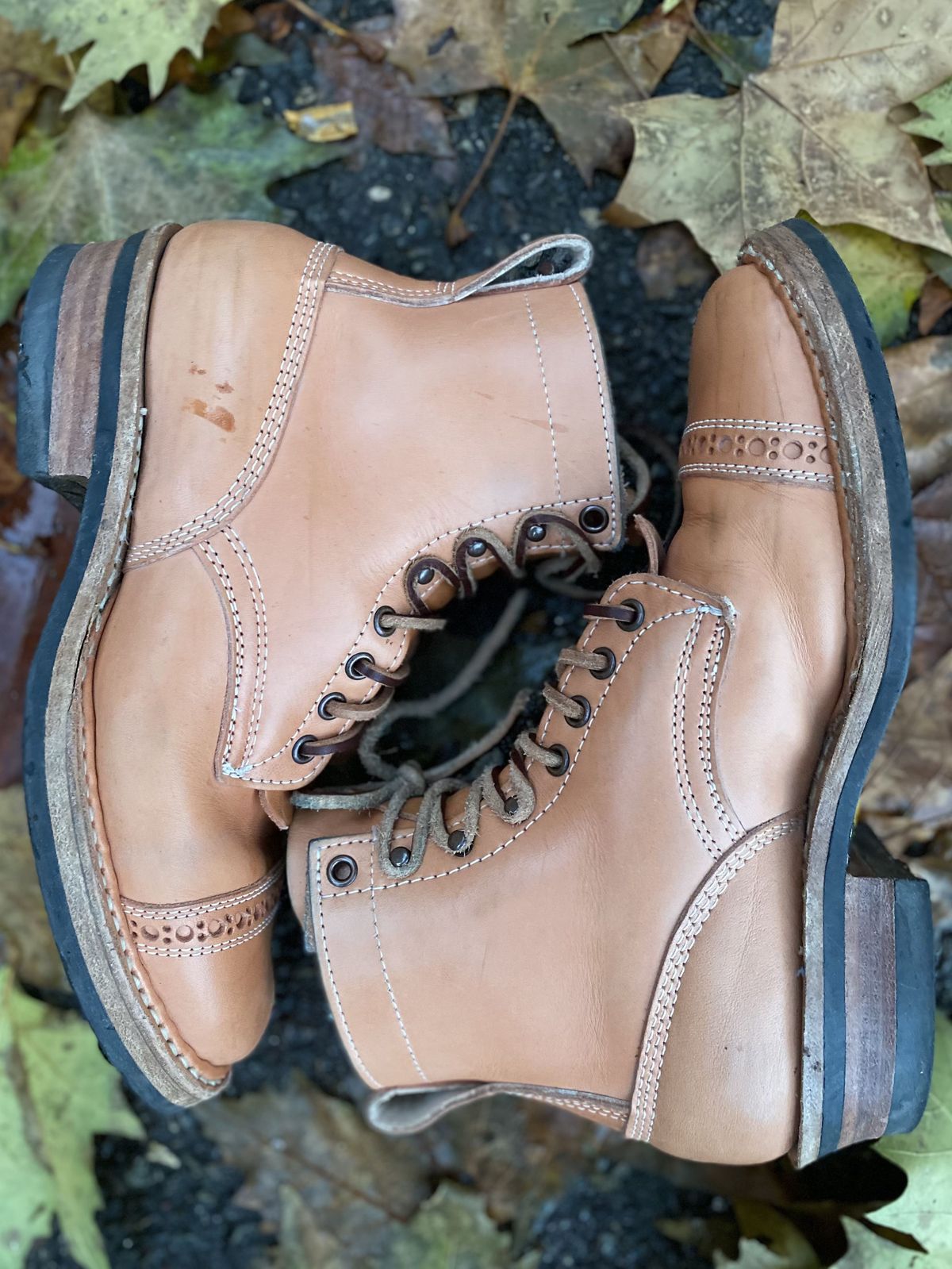 Photo by patinathunderdome on December 5, 2021 of the White's Bounty Hunter in Wickett & Craig Natural Veg Tan.