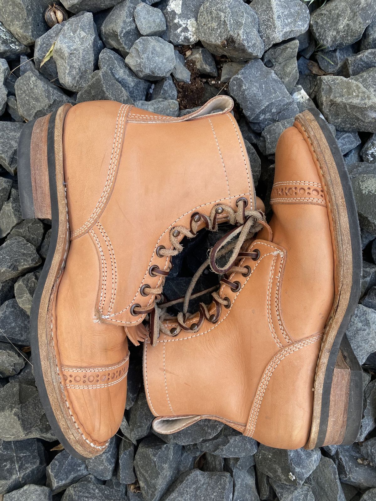 Photo by patinathunderdome on January 6, 2022 of the White's Bounty Hunter in Wickett & Craig Natural Veg Tan.