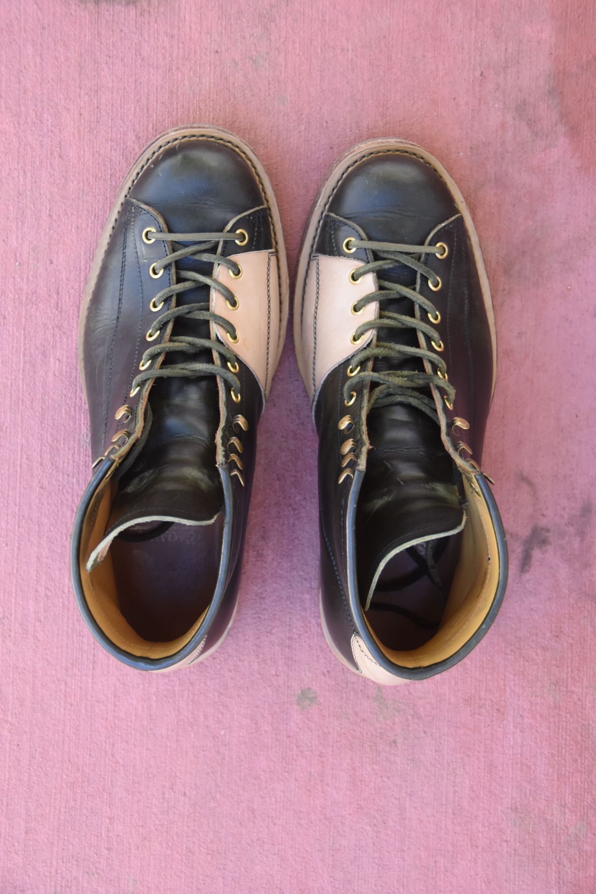 Photo by patinathunderdome on November 2, 2021 of the Sagara Cordmaster in Badalassi Carlo Oliva Minerva Overdyed Black.