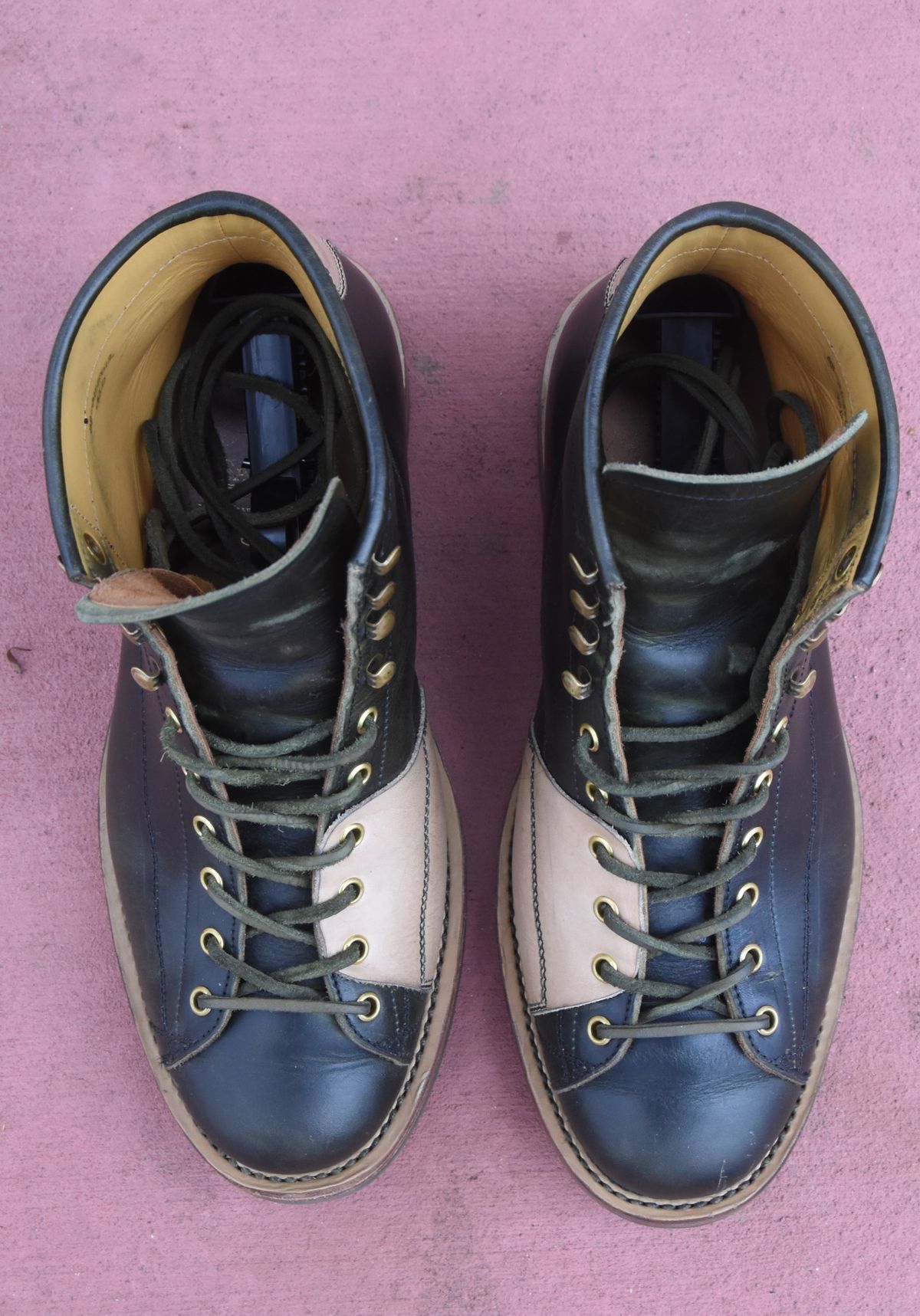 Photo by patinathunderdome on December 4, 2021 of the Sagara Cordmaster in Badalassi Carlo Oliva Minerva Overdyed Black.