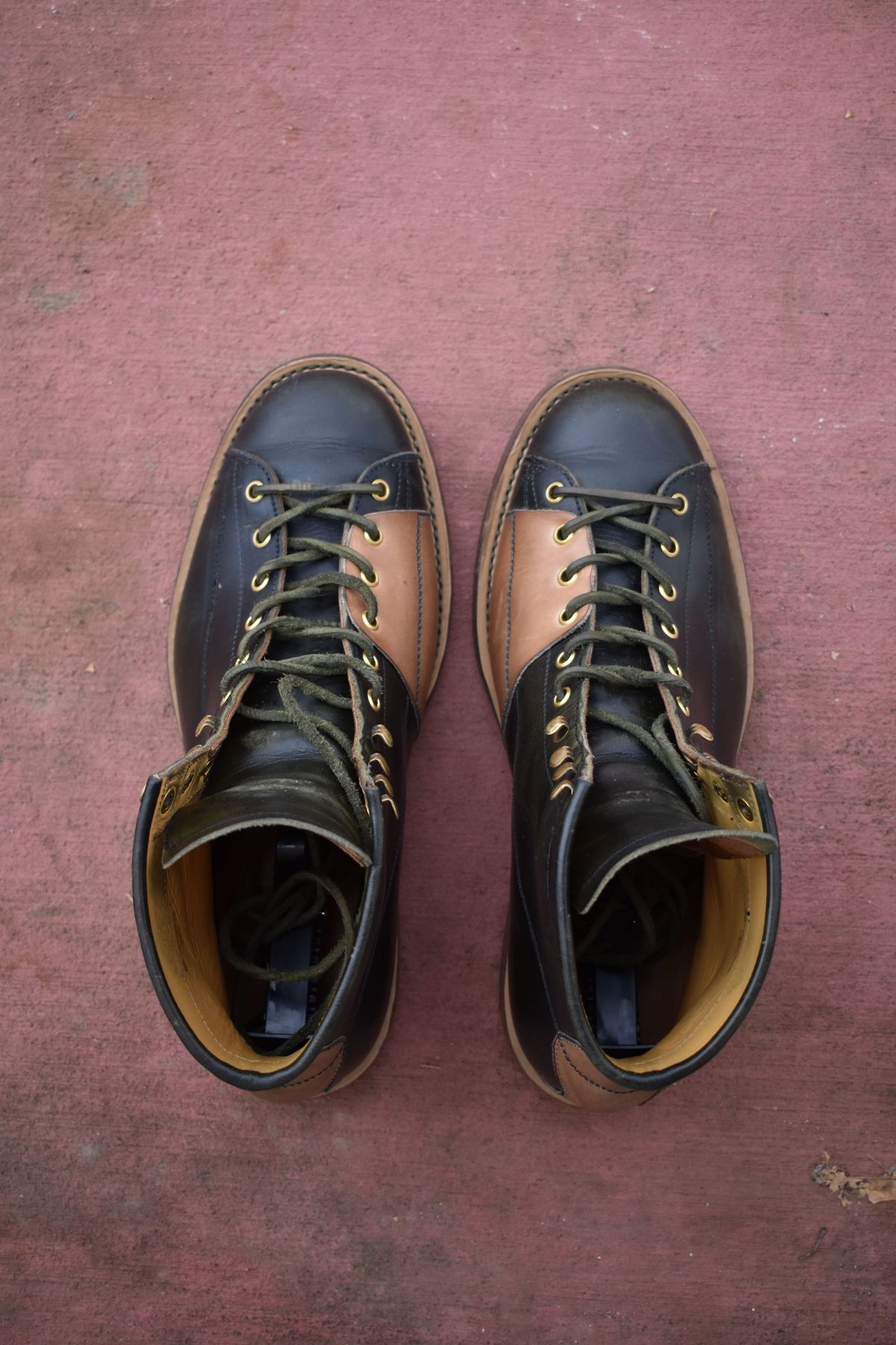 Photo by patinathunderdome on February 4, 2022 of the Sagara Cordmaster in Badalassi Carlo Oliva Minerva Overdyed Black.