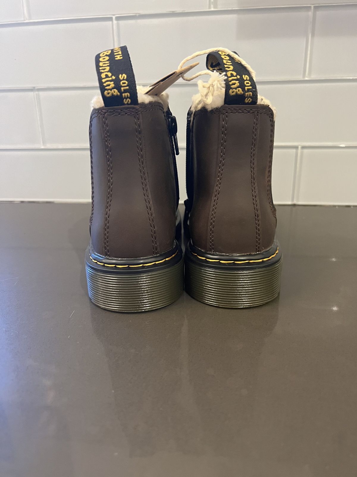 Photo by patinathunderdome on October 2, 2021 of the Dr. Martens Junior 2976 Faux Fur Lined Chelsea Boots in Dark Brown Republic Waterproof.