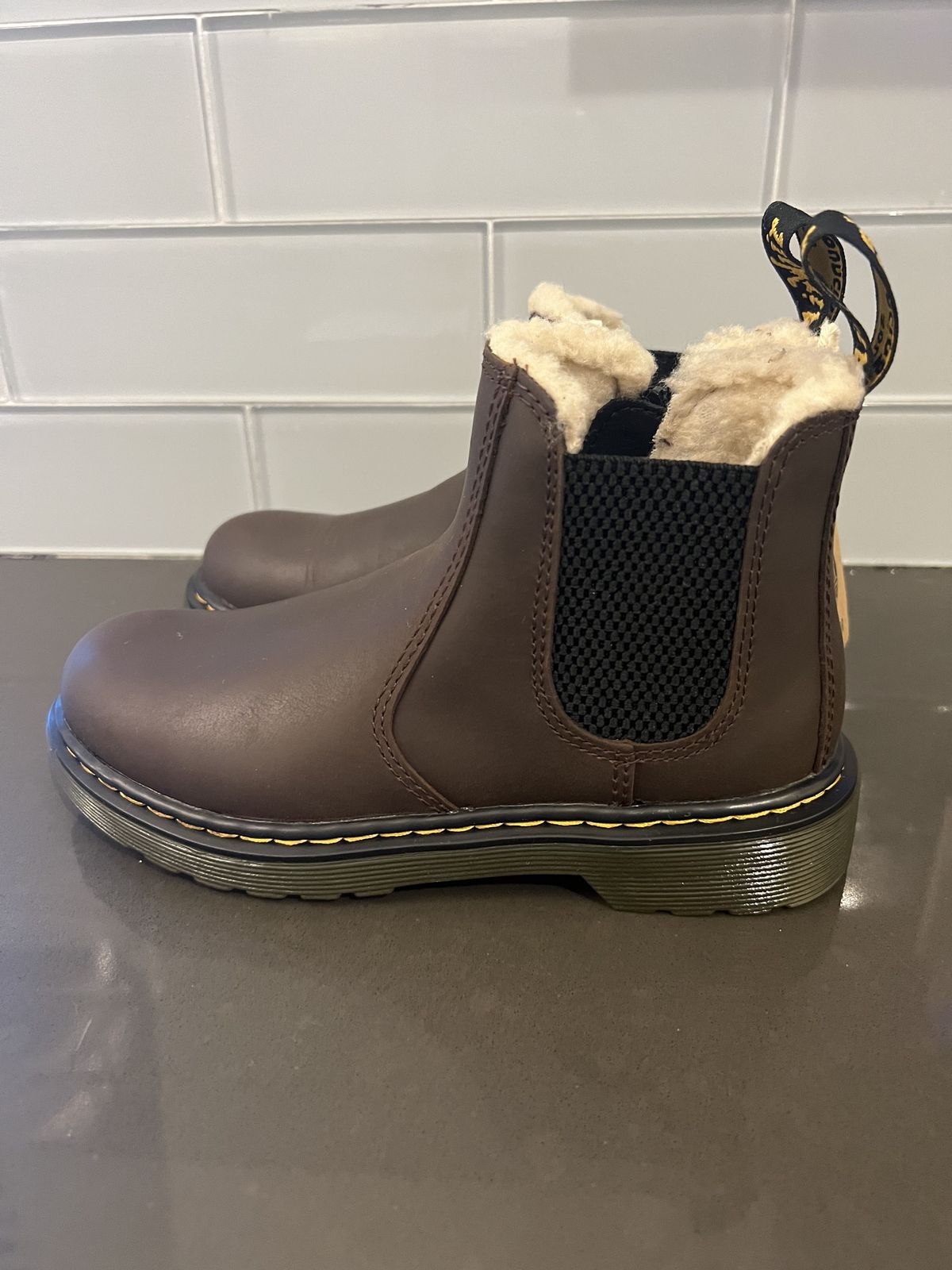 Photo by patinathunderdome on October 2, 2021 of the Dr. Martens Junior 2976 Faux Fur Lined Chelsea Boots in Dark Brown Republic Waterproof.