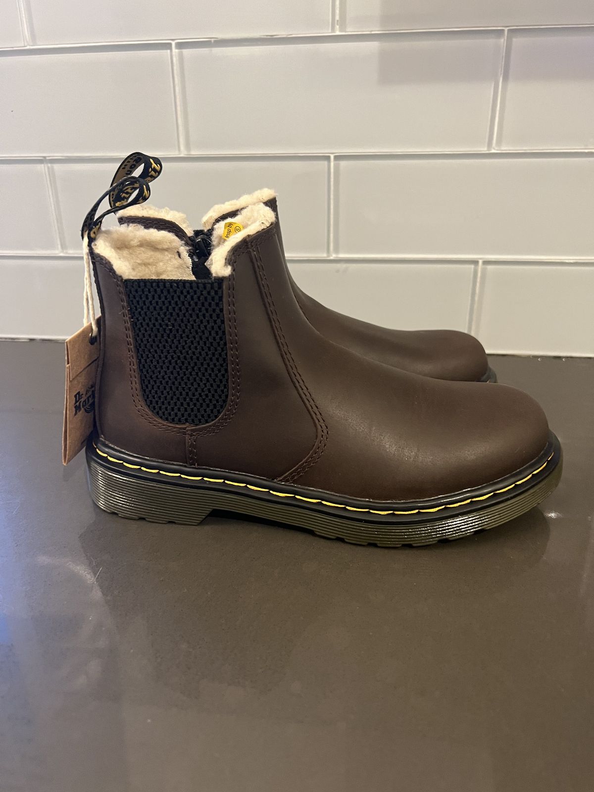Photo by patinathunderdome on October 2, 2021 of the Dr. Martens Junior 2976 Faux Fur Lined Chelsea Boots in Dark Brown Republic Waterproof.