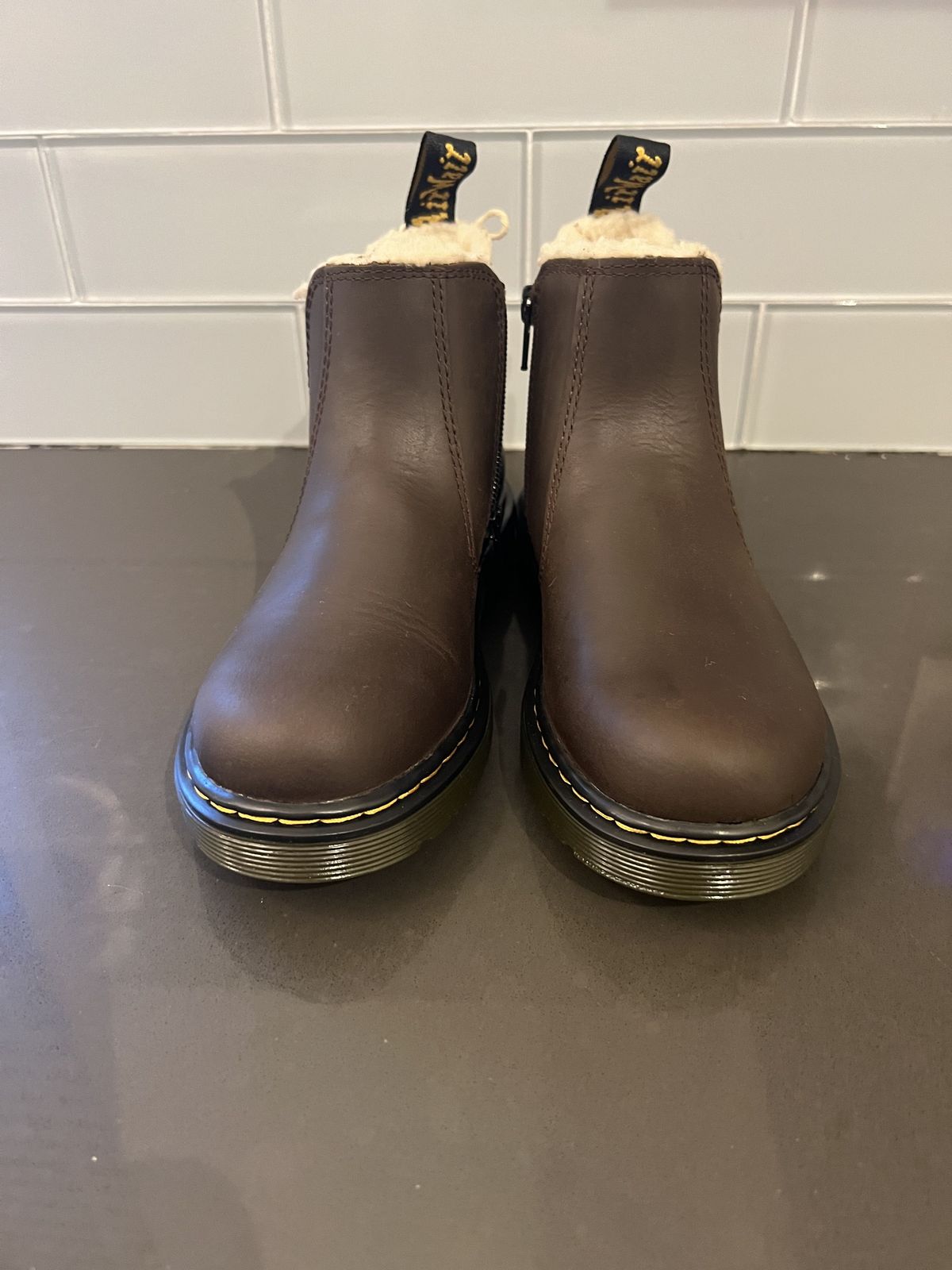 Photo by patinathunderdome on October 2, 2021 of the Dr. Martens Junior 2976 Faux Fur Lined Chelsea Boots in Dark Brown Republic Waterproof.