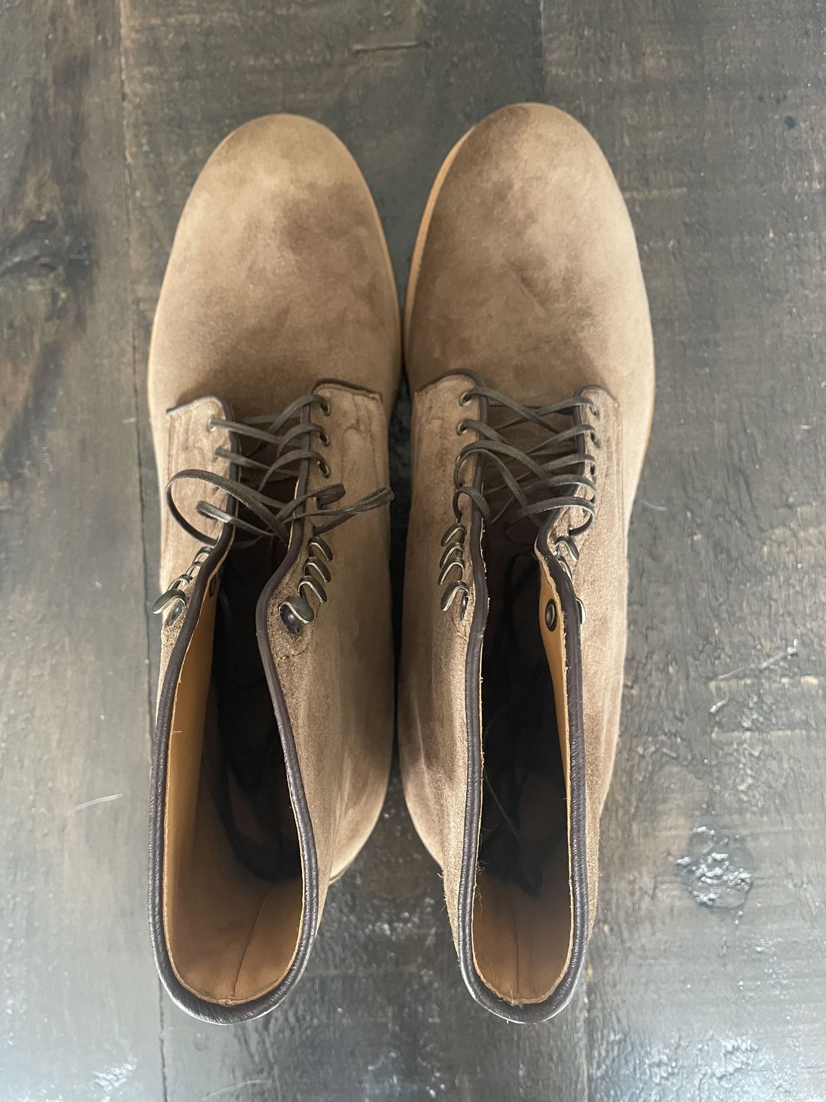 Photo by patinathunderdome on September 30, 2021 of the Viberg Halkett in C.F. Stead Snuff Bison Calf Suede.