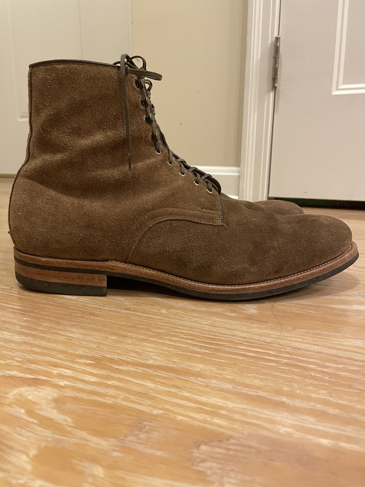 Photo by patinathunderdome on December 4, 2021 of the Viberg Halkett in C.F. Stead Snuff Bison Calf Suede.