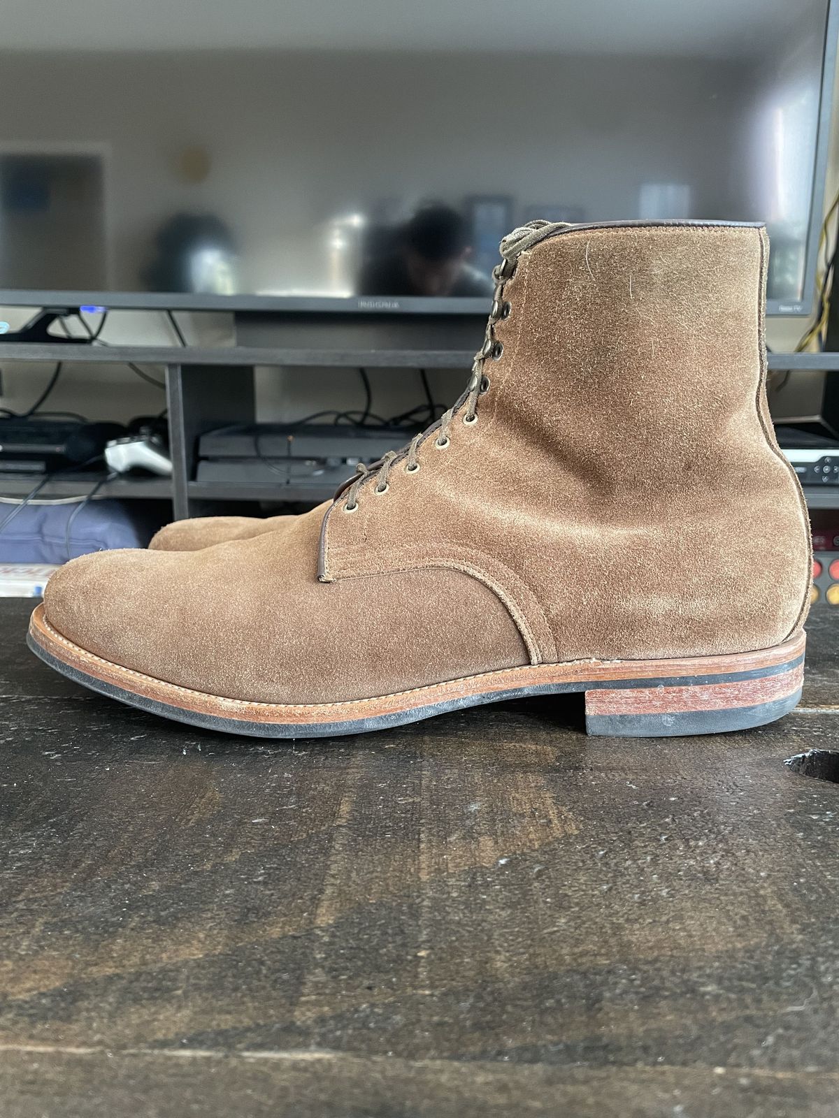 Photo by patinathunderdome on January 3, 2022 of the Viberg Halkett in C.F. Stead Snuff Bison Calf Suede.