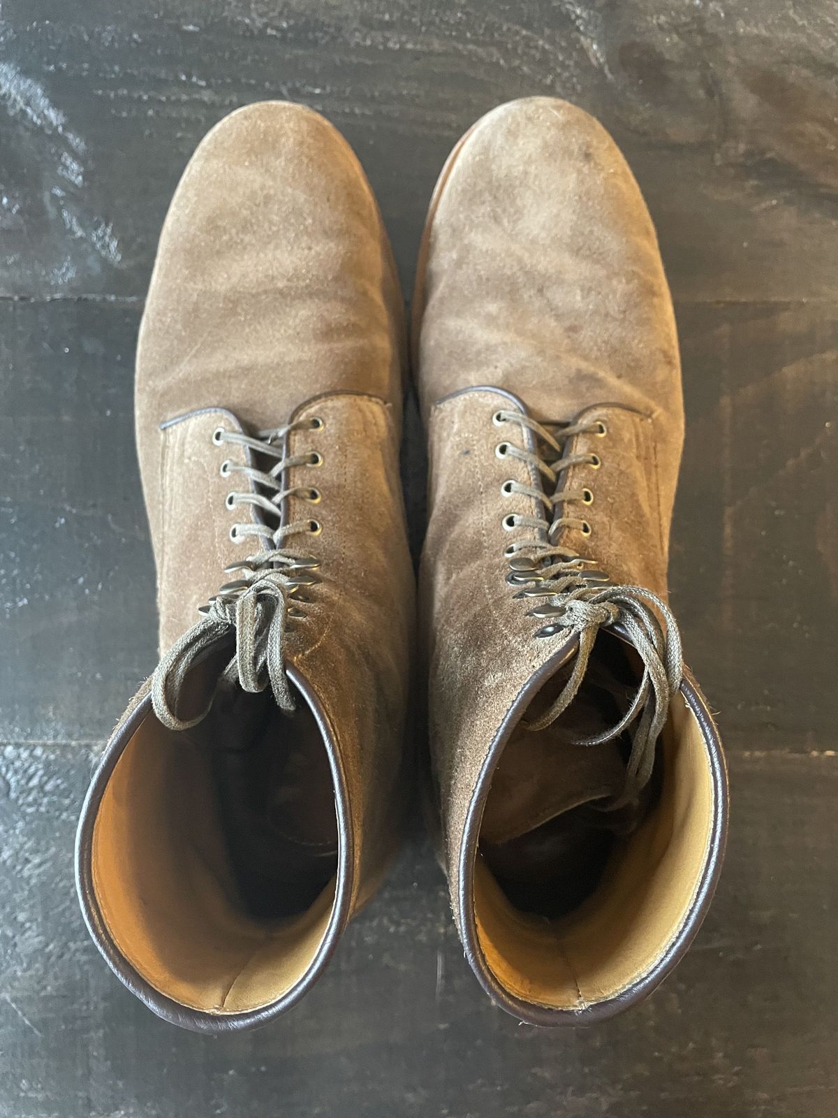 Photo by patinathunderdome on February 3, 2022 of the Viberg Halkett in C.F. Stead Snuff Bison Calf Suede.