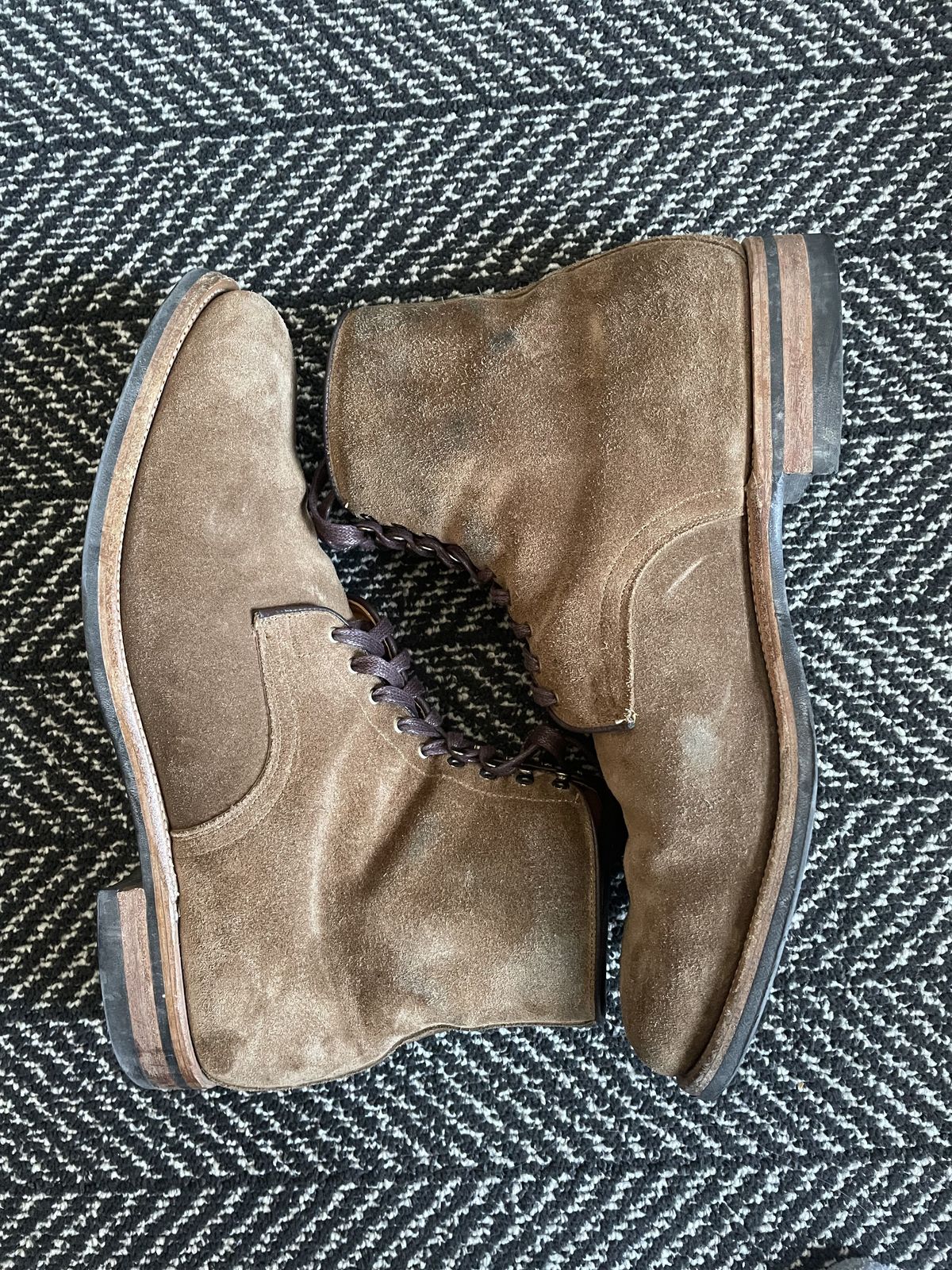 Photo by patinathunderdome on April 3, 2022 of the Viberg Halkett in C.F. Stead Snuff Bison Calf Suede.