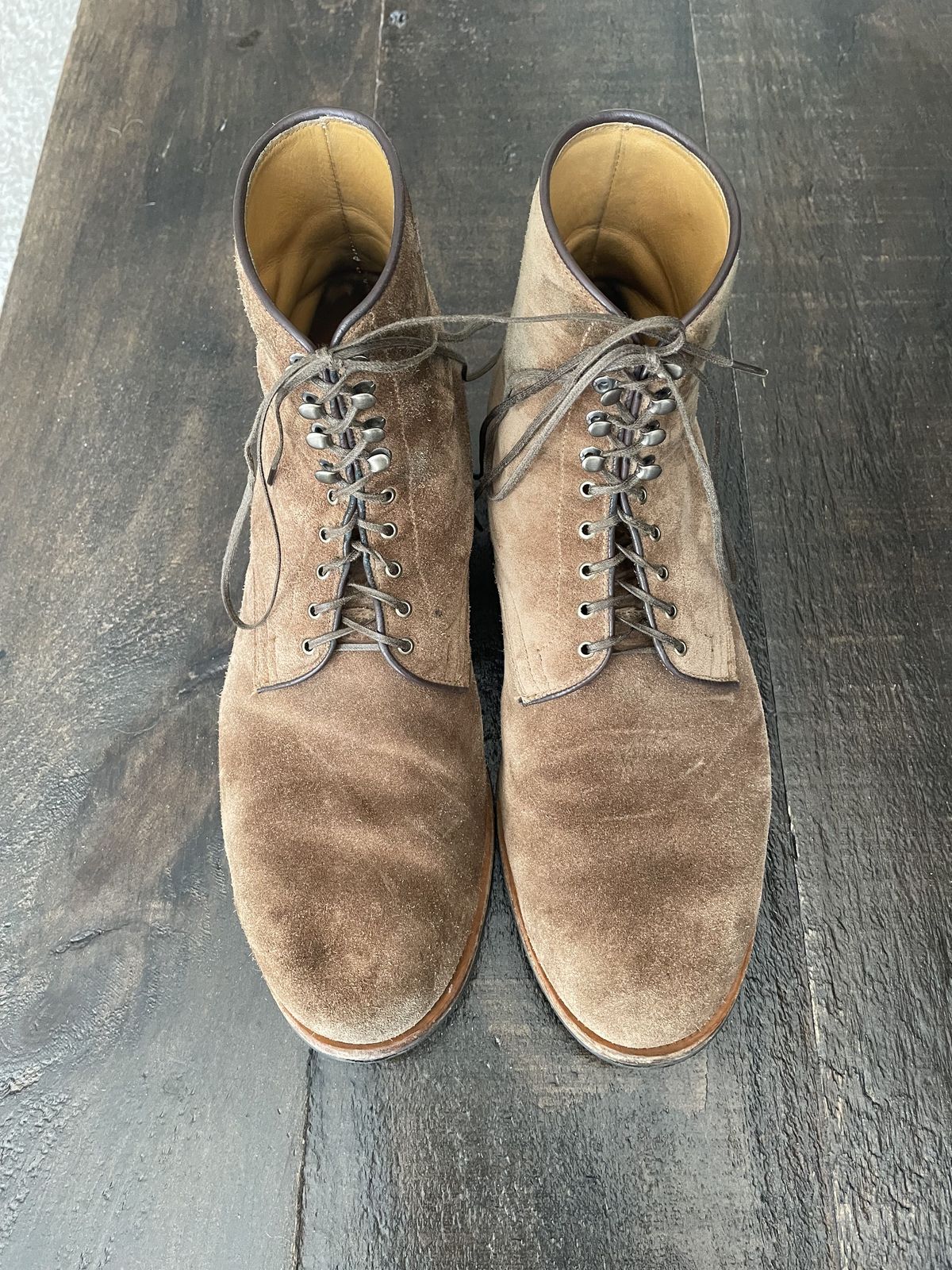 Photo by patinathunderdome on May 1, 2022 of the Viberg Halkett in C.F. Stead Snuff Bison Calf Suede.