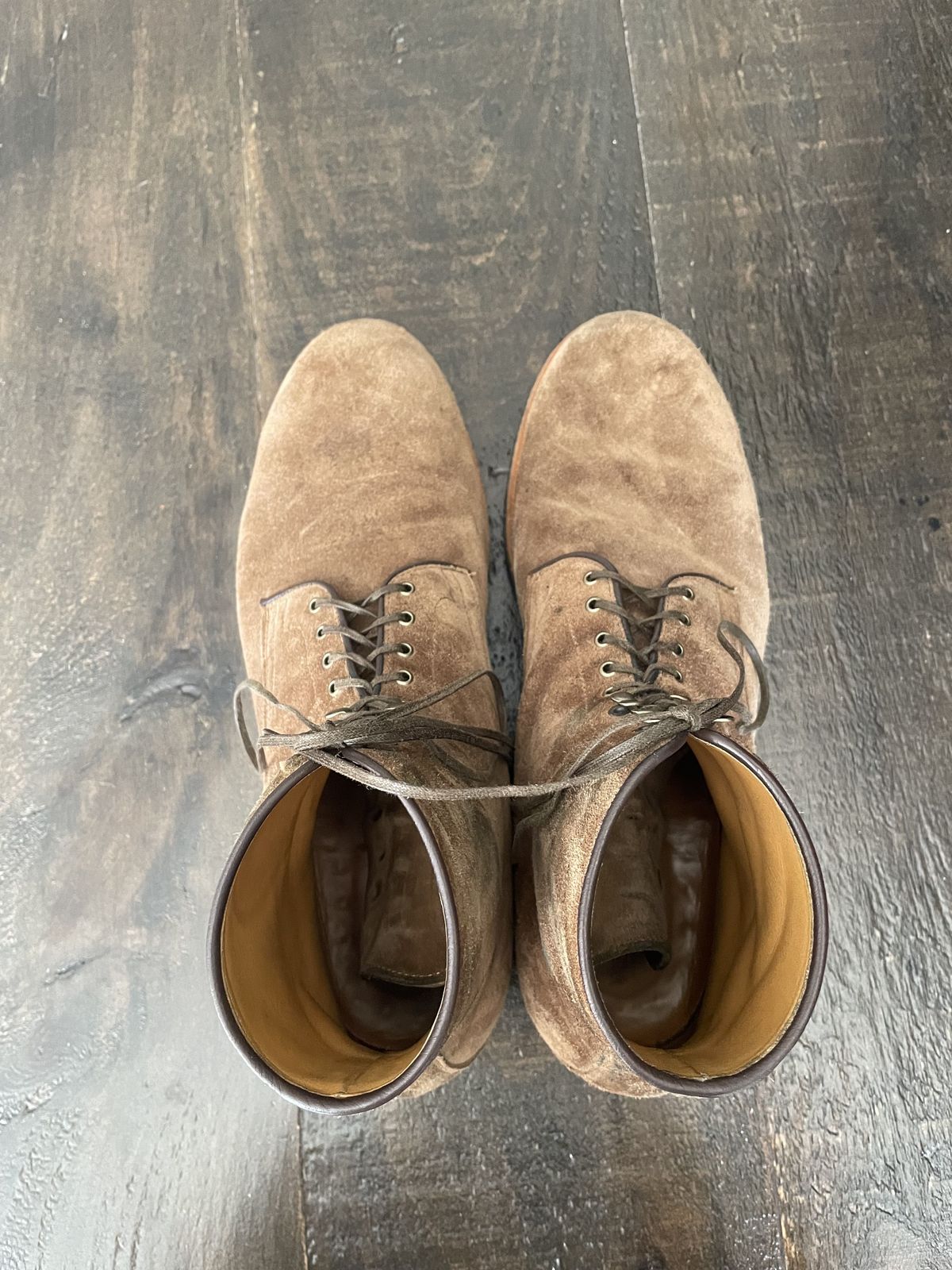 Photo by patinathunderdome on May 1, 2022 of the Viberg Halkett in C.F. Stead Snuff Bison Calf Suede.