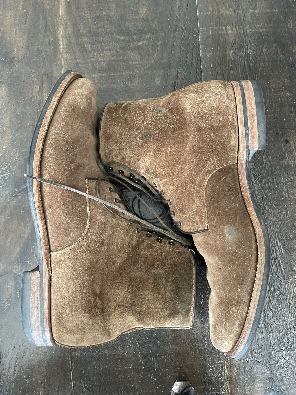 Photo by patinathunderdome on May 1, 2022 of the Viberg Halkett in C.F. Stead Snuff Bison Calf Suede.