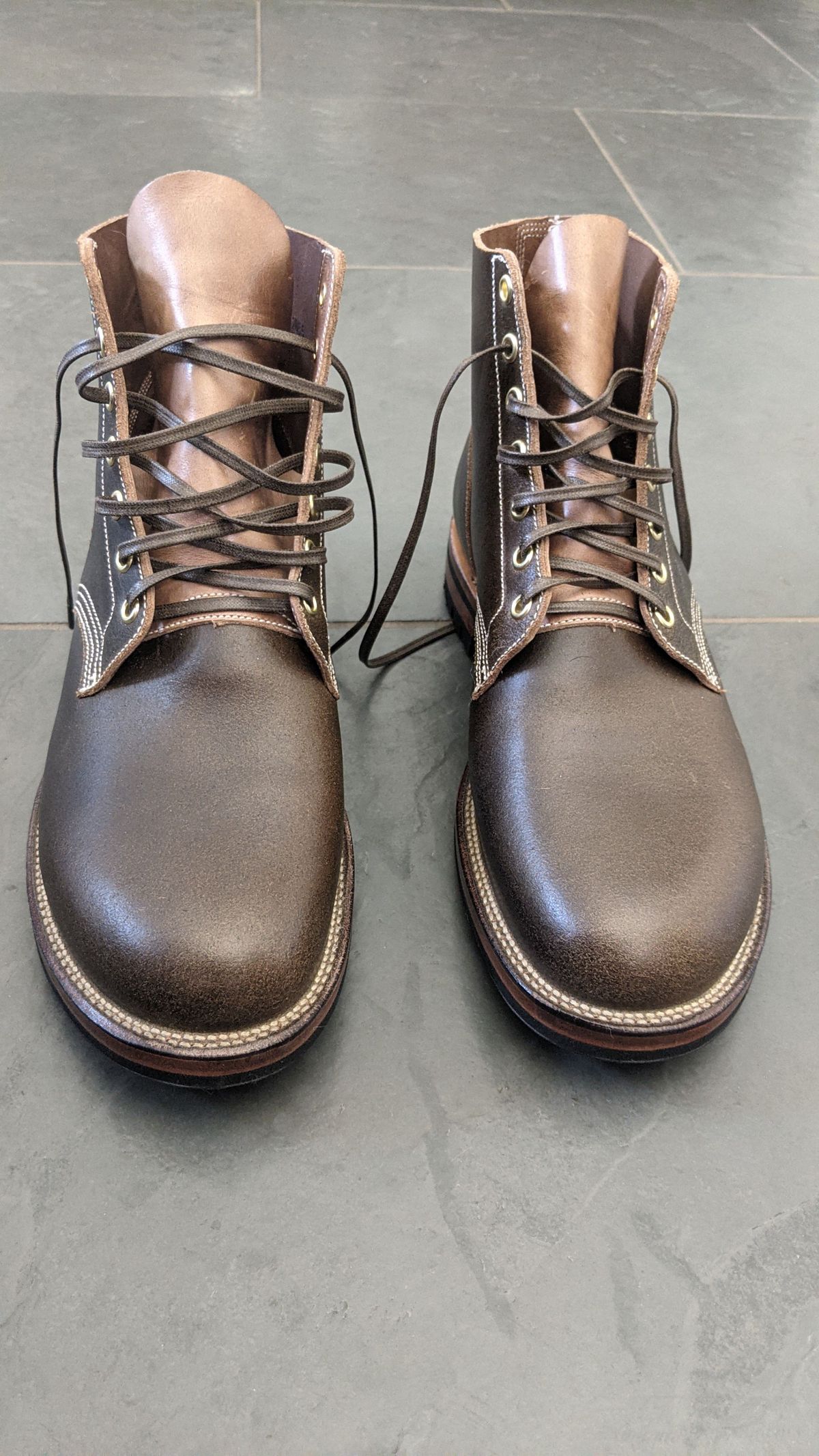 Photo by patinathunderdome on September 30, 2021 of the Viberg Boondocker in Horween Olive Waxed Flesh.
