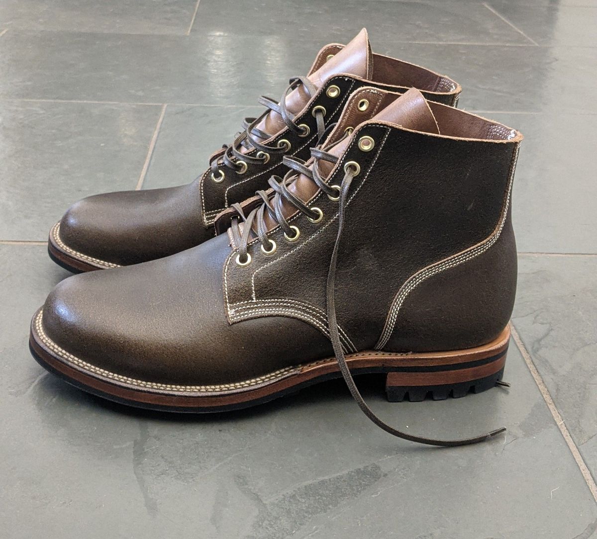 Photo by patinathunderdome on September 30, 2021 of the Viberg Boondocker in Horween Olive Waxed Flesh.