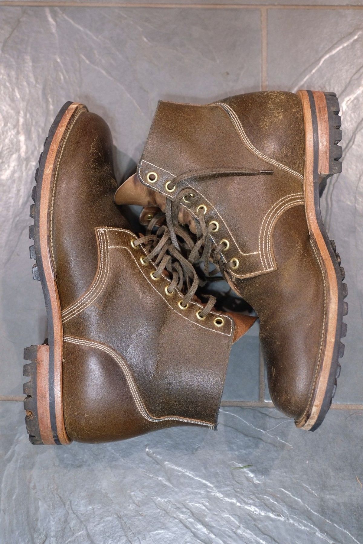 Photo by patinathunderdome on November 6, 2021 of the Viberg Boondocker in Horween Olive Waxed Flesh.